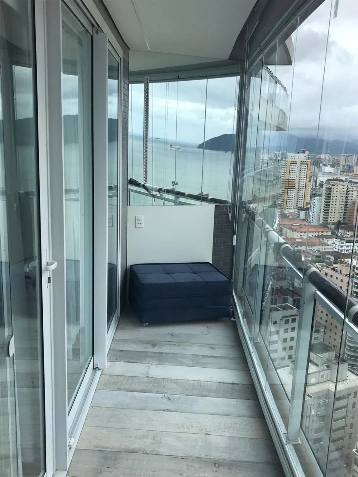 Condomínio de Luxo em Frente à Praia (novinho)