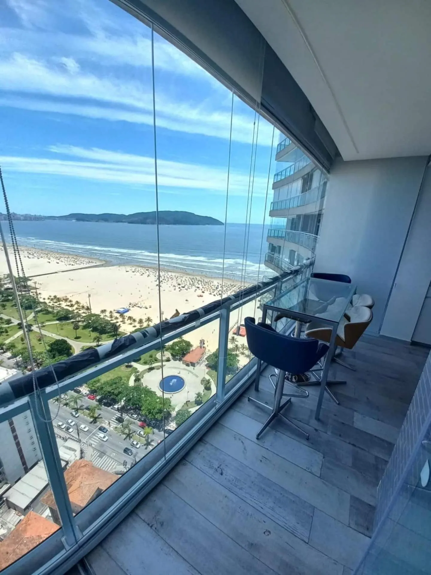 Condomínio de Luxo em Frente à Praia (novinho)