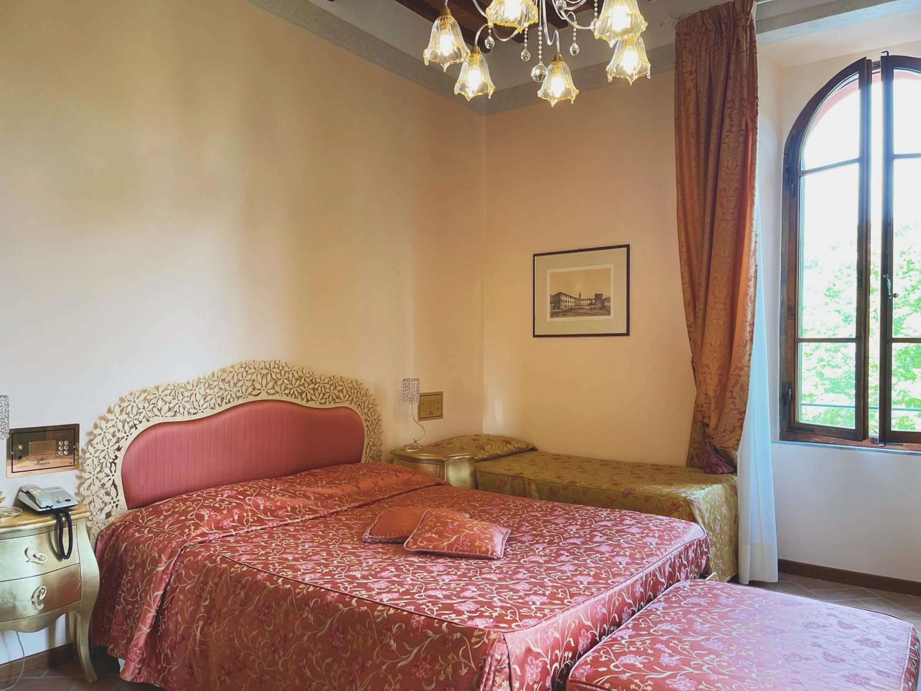 Photo of the whole room, Bed in Hotel Villa Il Patriarca
