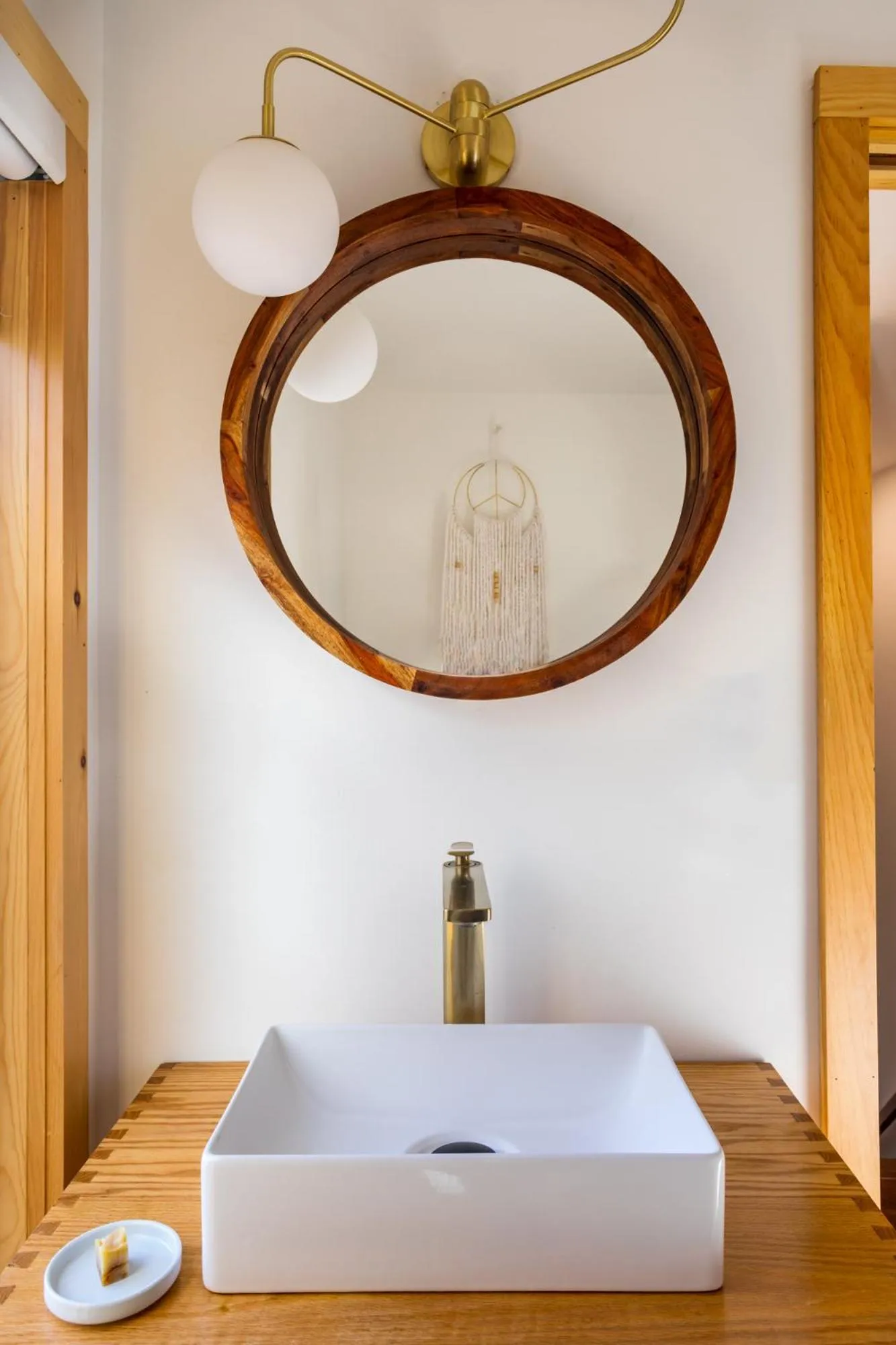 Bathroom, Bed in The Herwood Inn