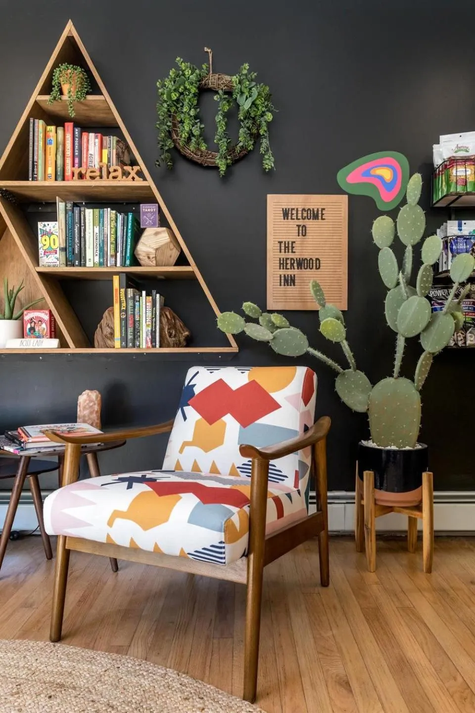 Communal lounge/ TV room in The Herwood Inn