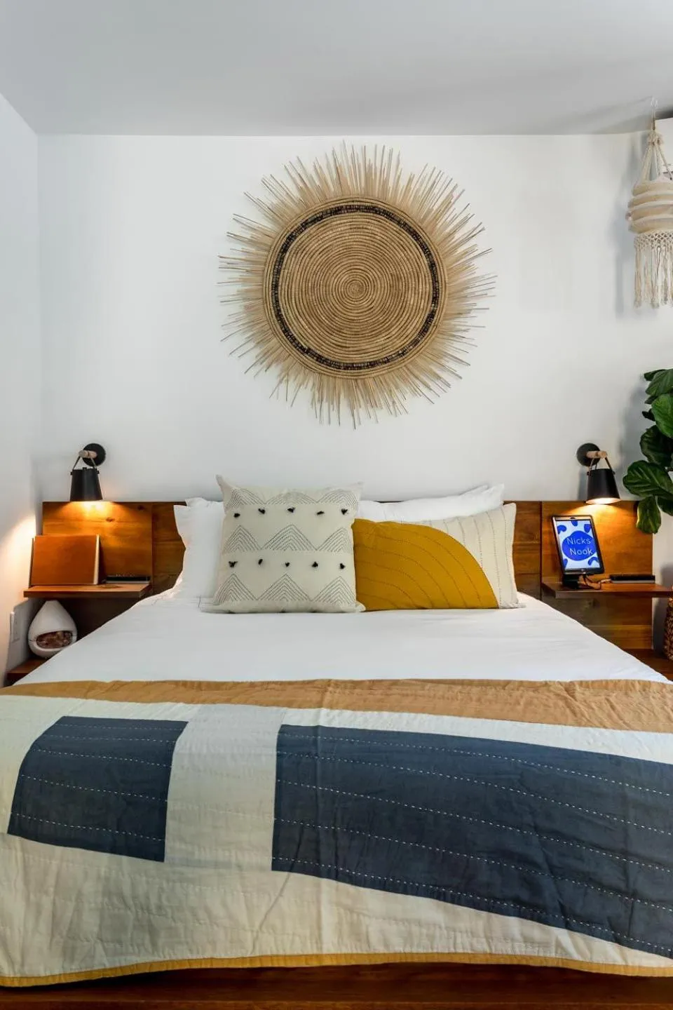 Bed in The Herwood Inn