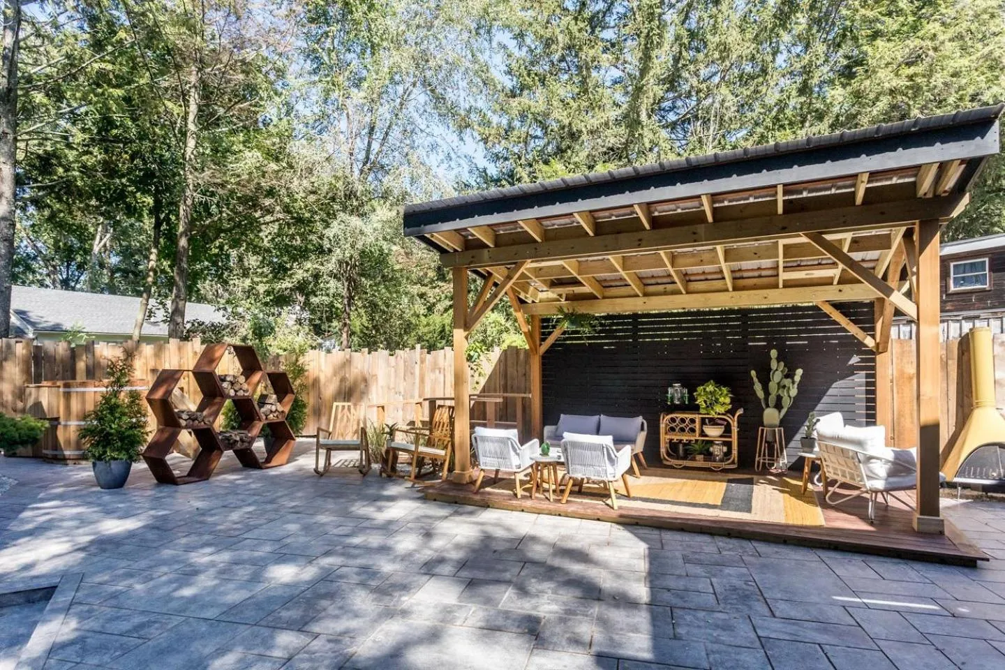 Patio in The Herwood Inn