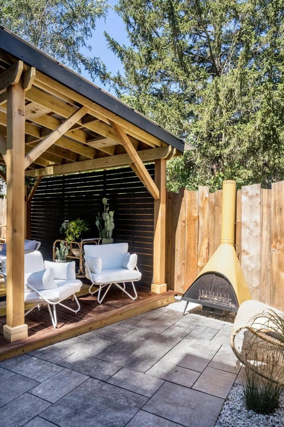 Patio in The Herwood Inn