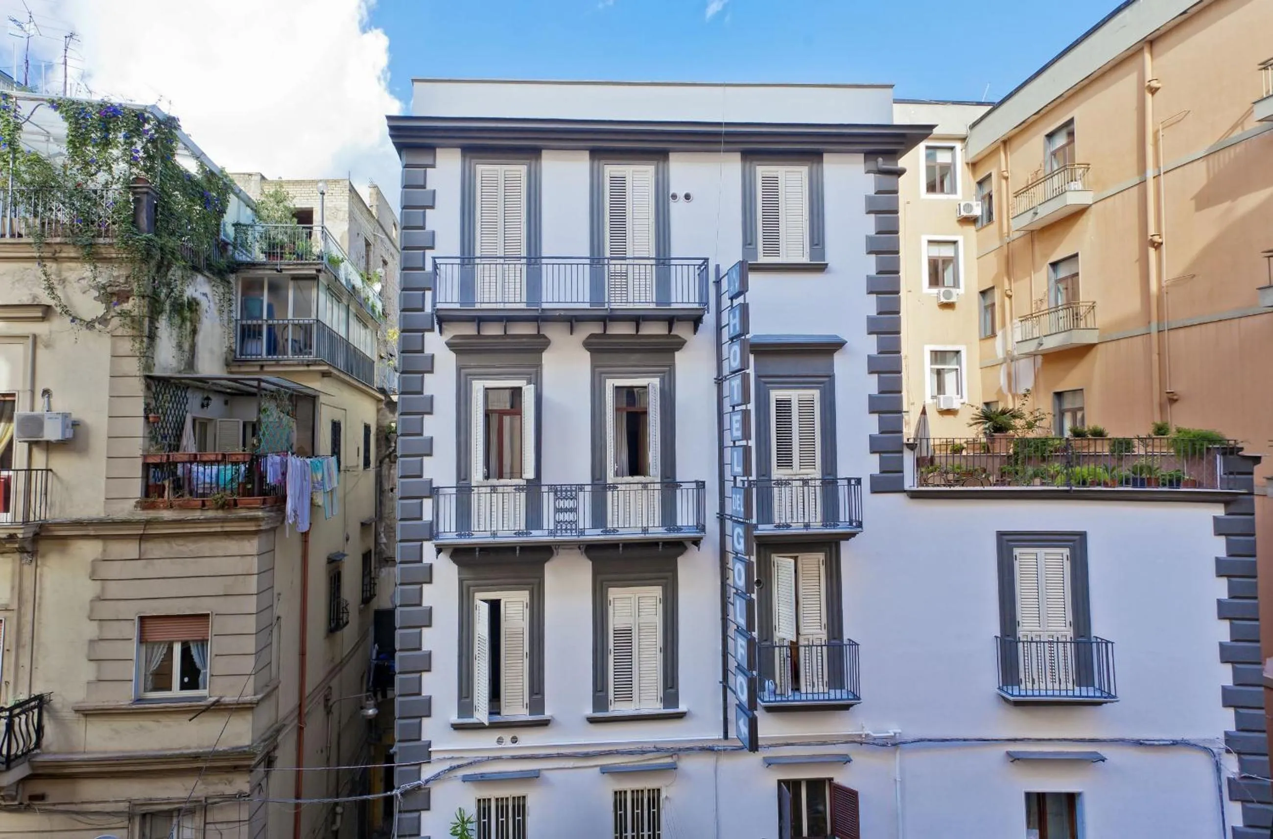 Facade/entrance in Albergo del Golfo