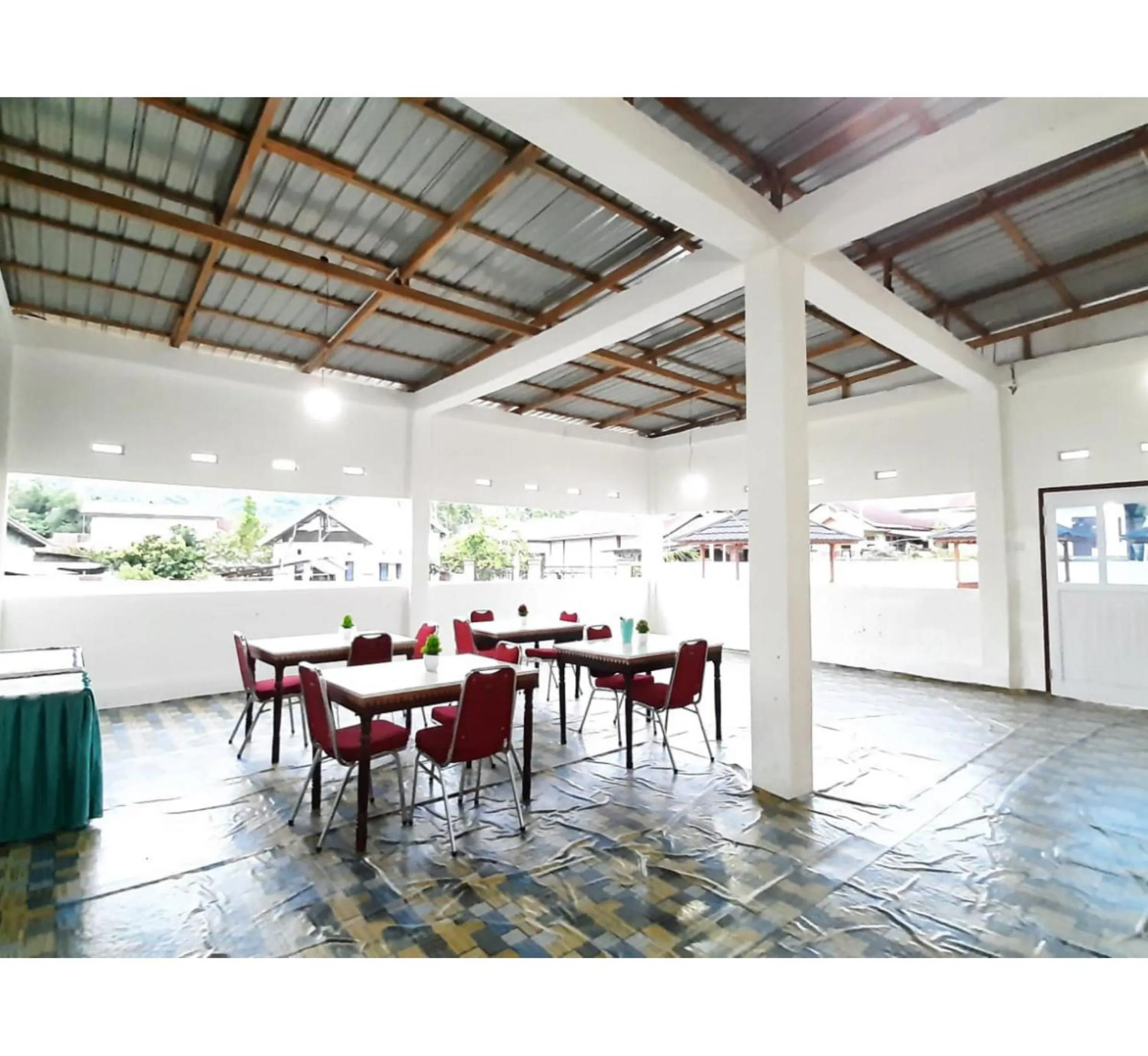 Restaurant/places to eat in Hotel Berkah Atrama Syariah RedPartner