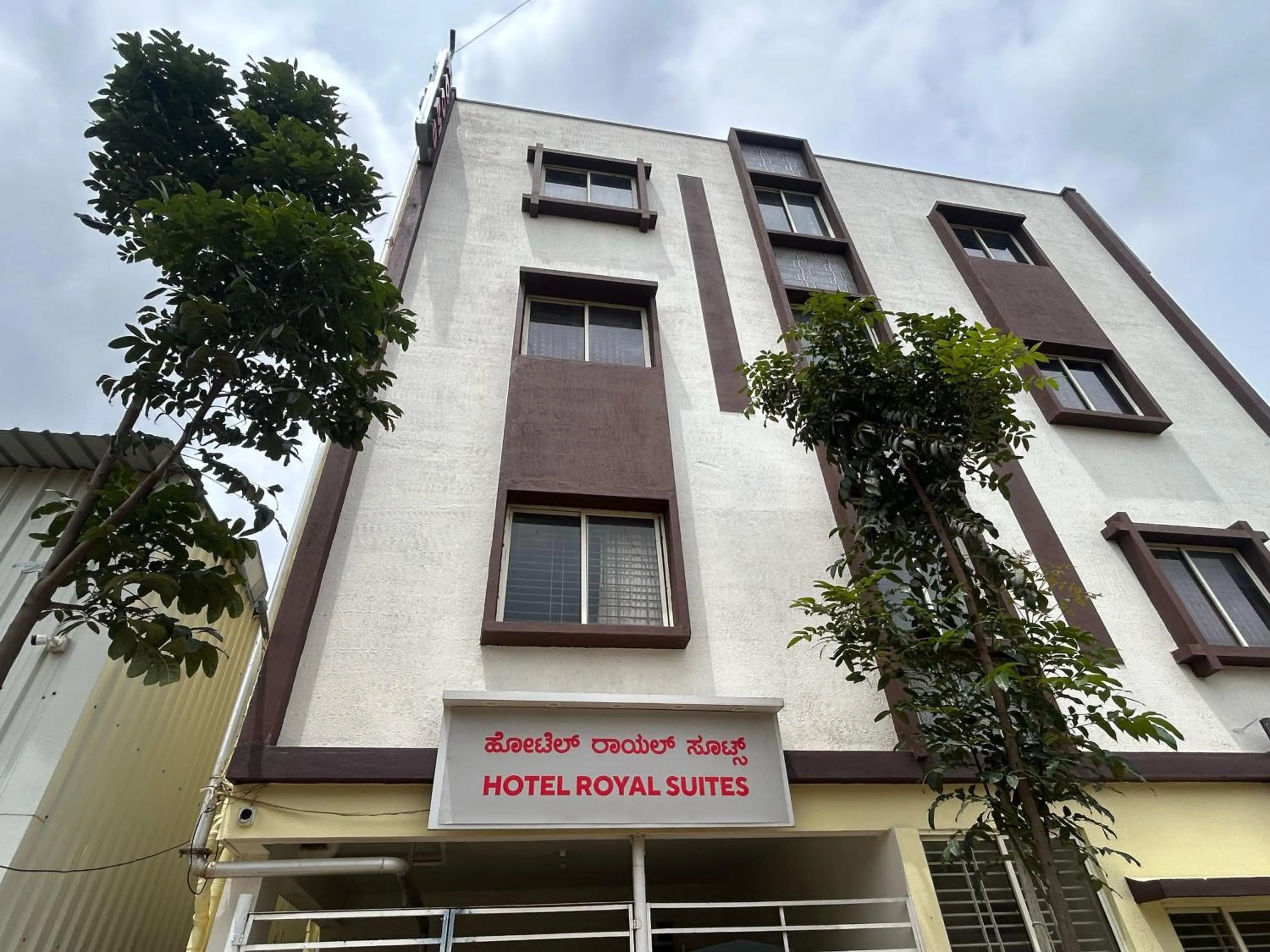 Facade/entrance in Hotel O Royal Suites
