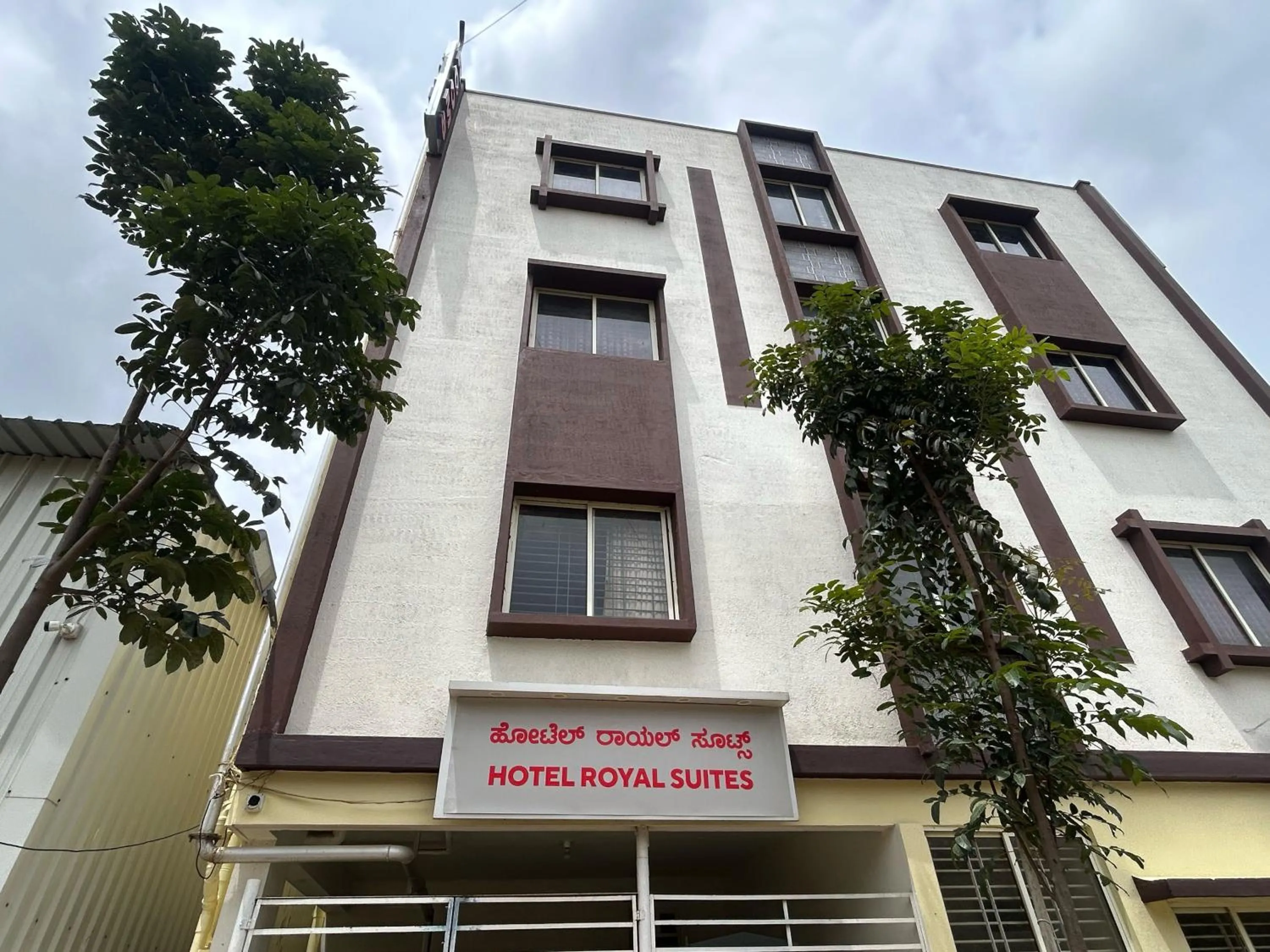 Facade/entrance in Hotel O Royal Suites