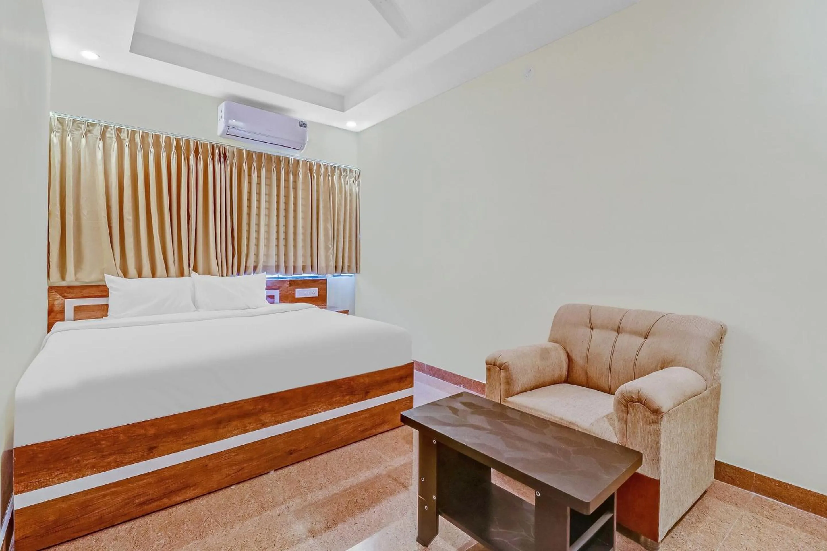 Bedroom, Bed in Hotel O Royal Suites