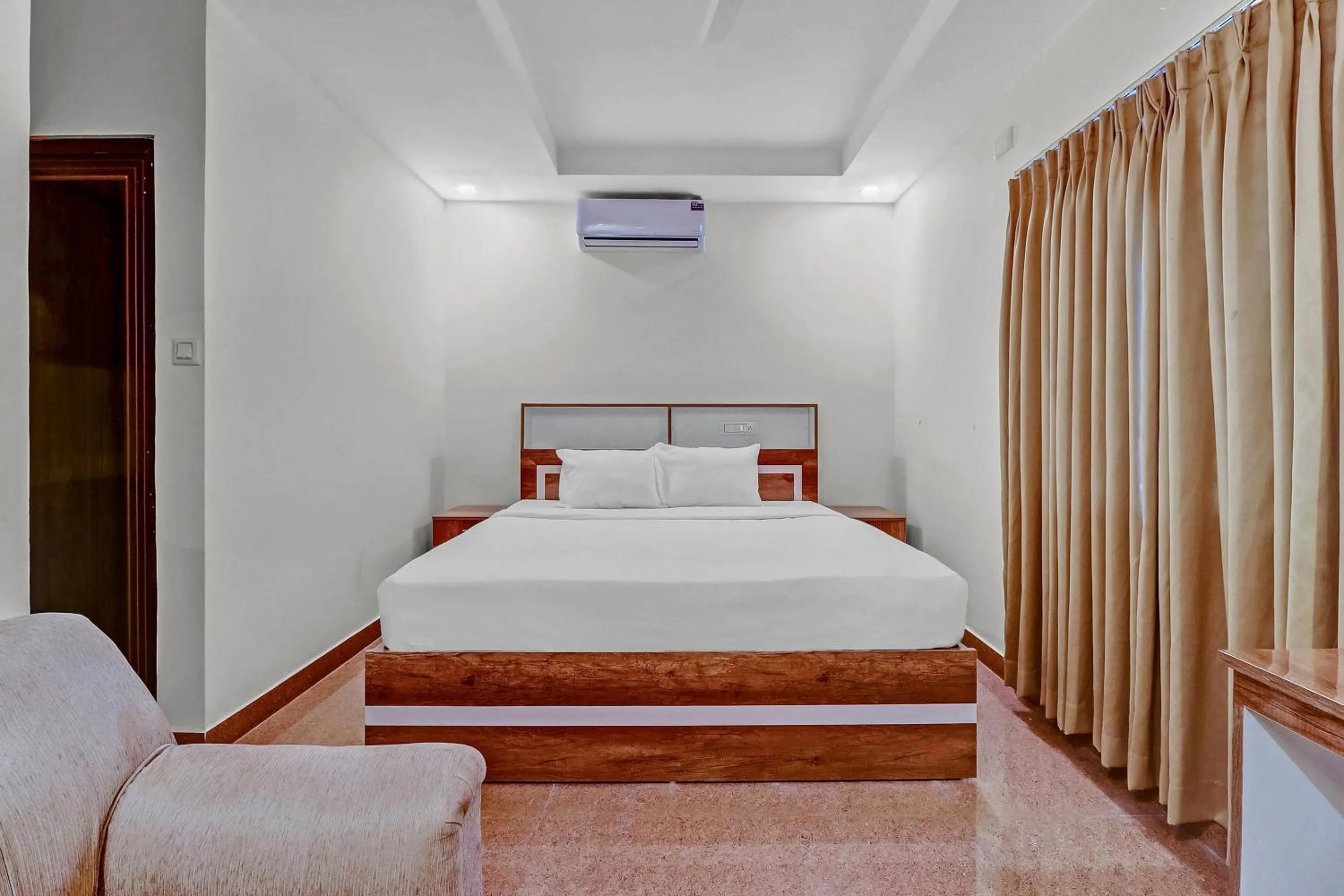 Bedroom, Bed in Hotel O Royal Suites