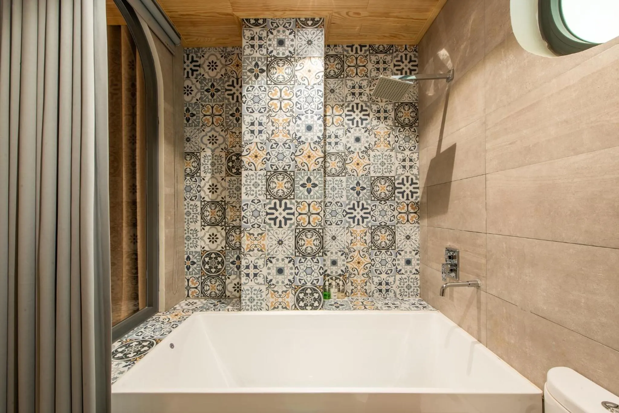 Shower in Hami Garden - Authentic & Natural Resort