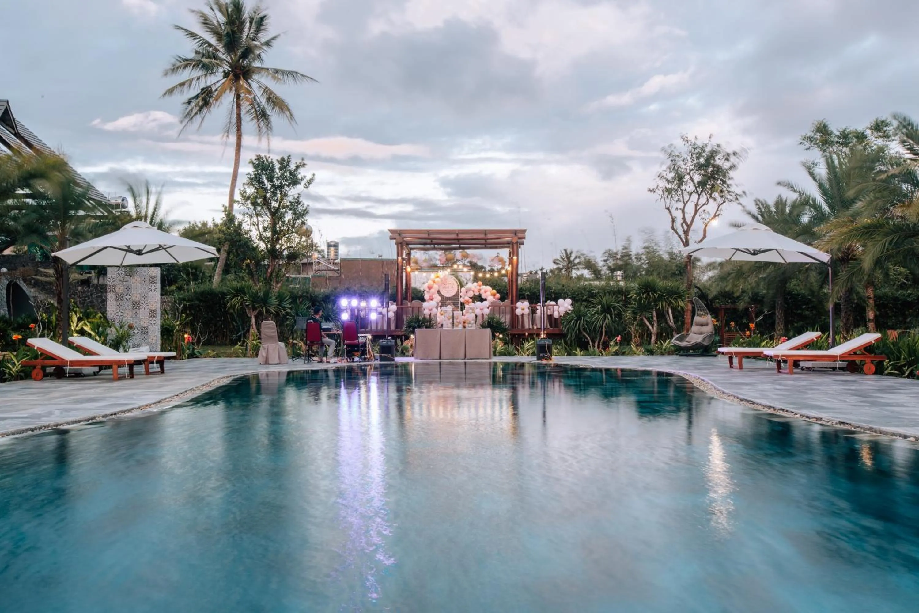 Swimming pool in Hami Garden - Authentic & Natural Resort