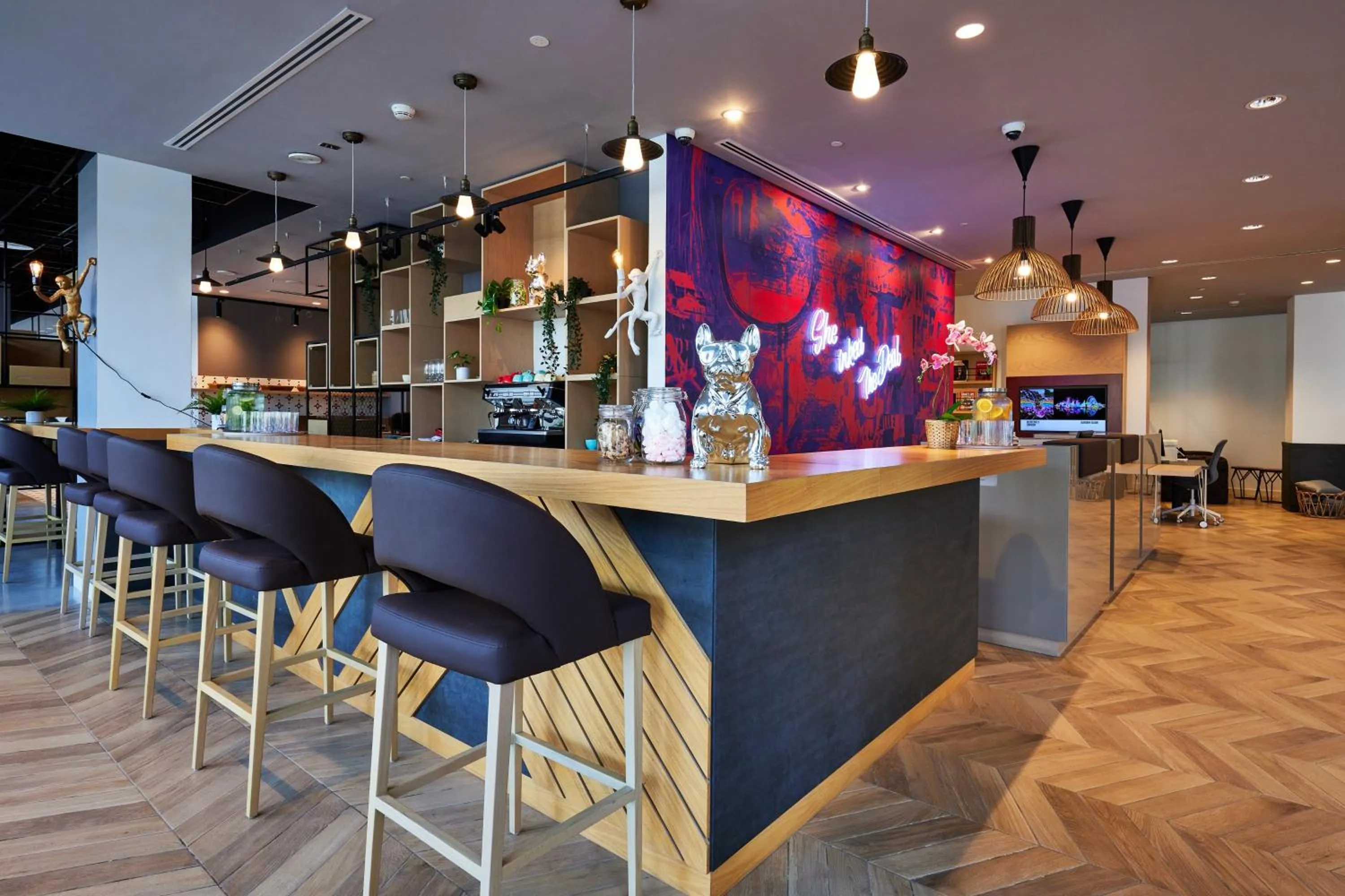 Restaurant/places to eat in Ink Hotel