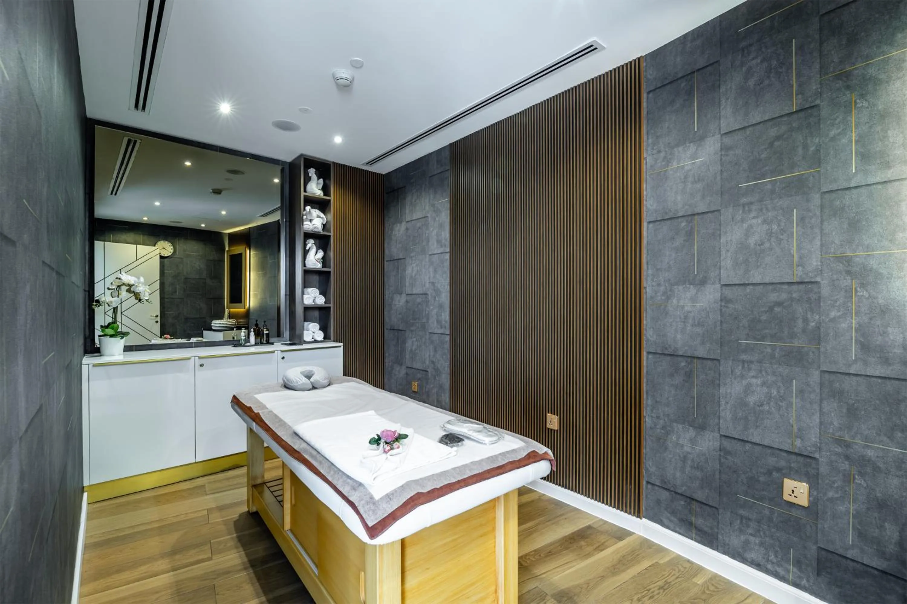 Massage in Ink Hotel