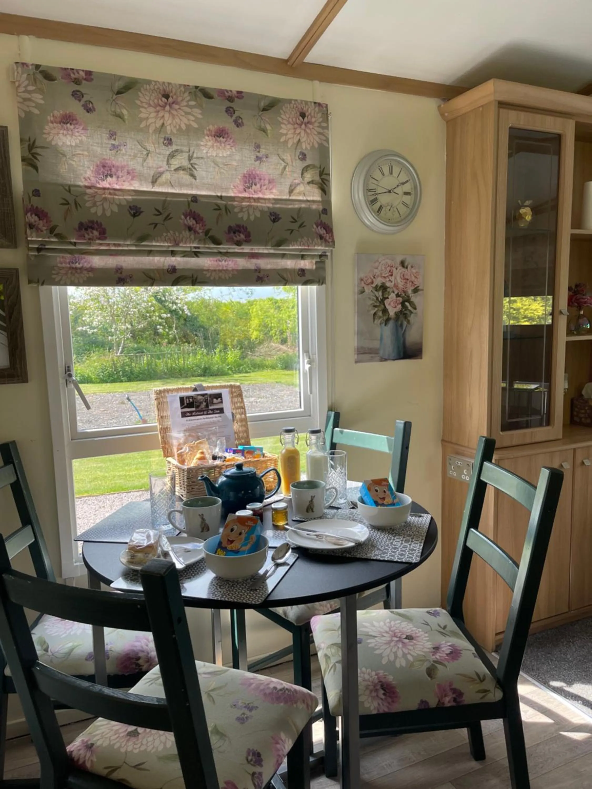 Dining area in The Old Inn Retreat