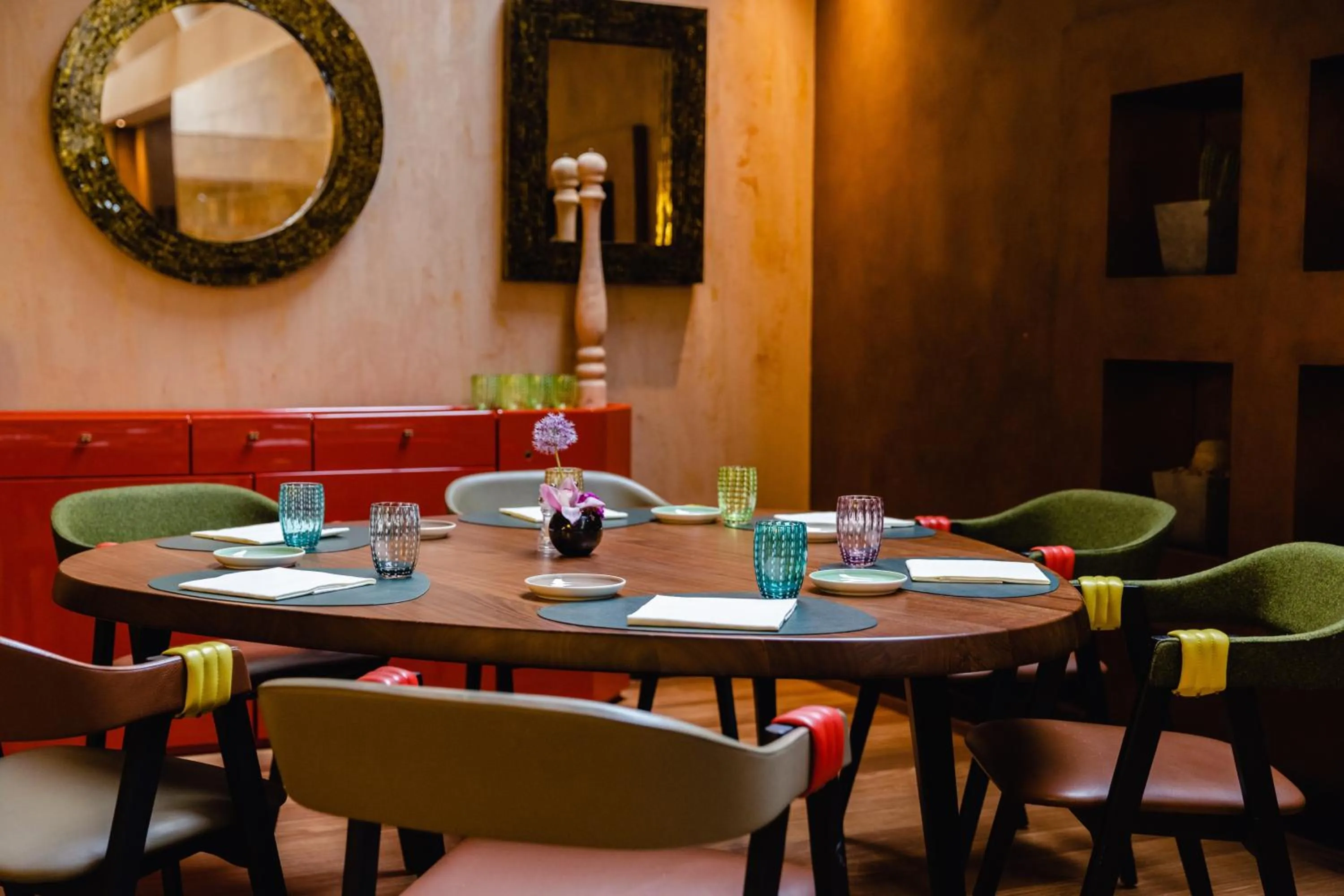 Restaurant/places to eat in Enterprise Hotel Design & Boutique