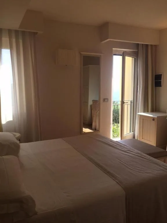 Bedroom, Bed in Hotel Girifalco - Nature & Relax