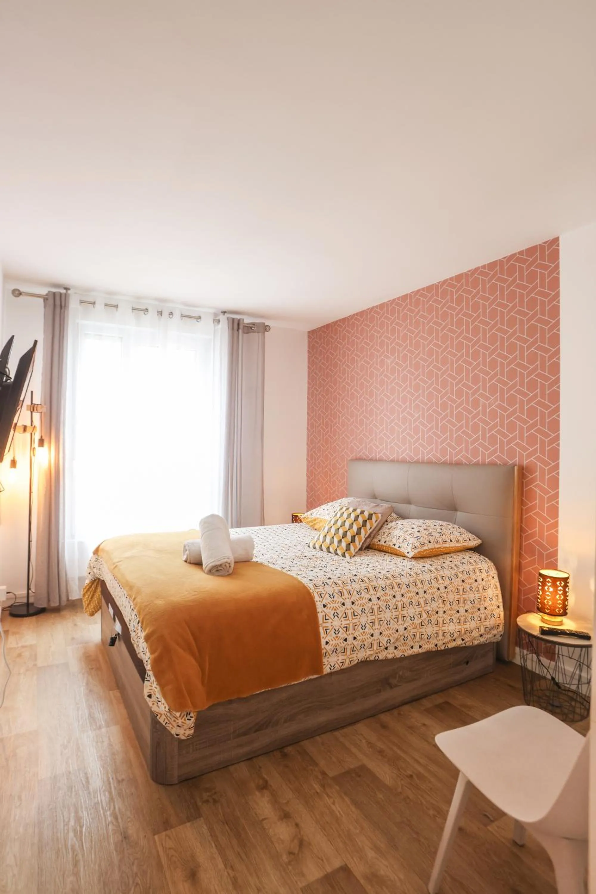 Photo of the whole room, Bed in 3 Lys Orleans Downtown, free secure parking