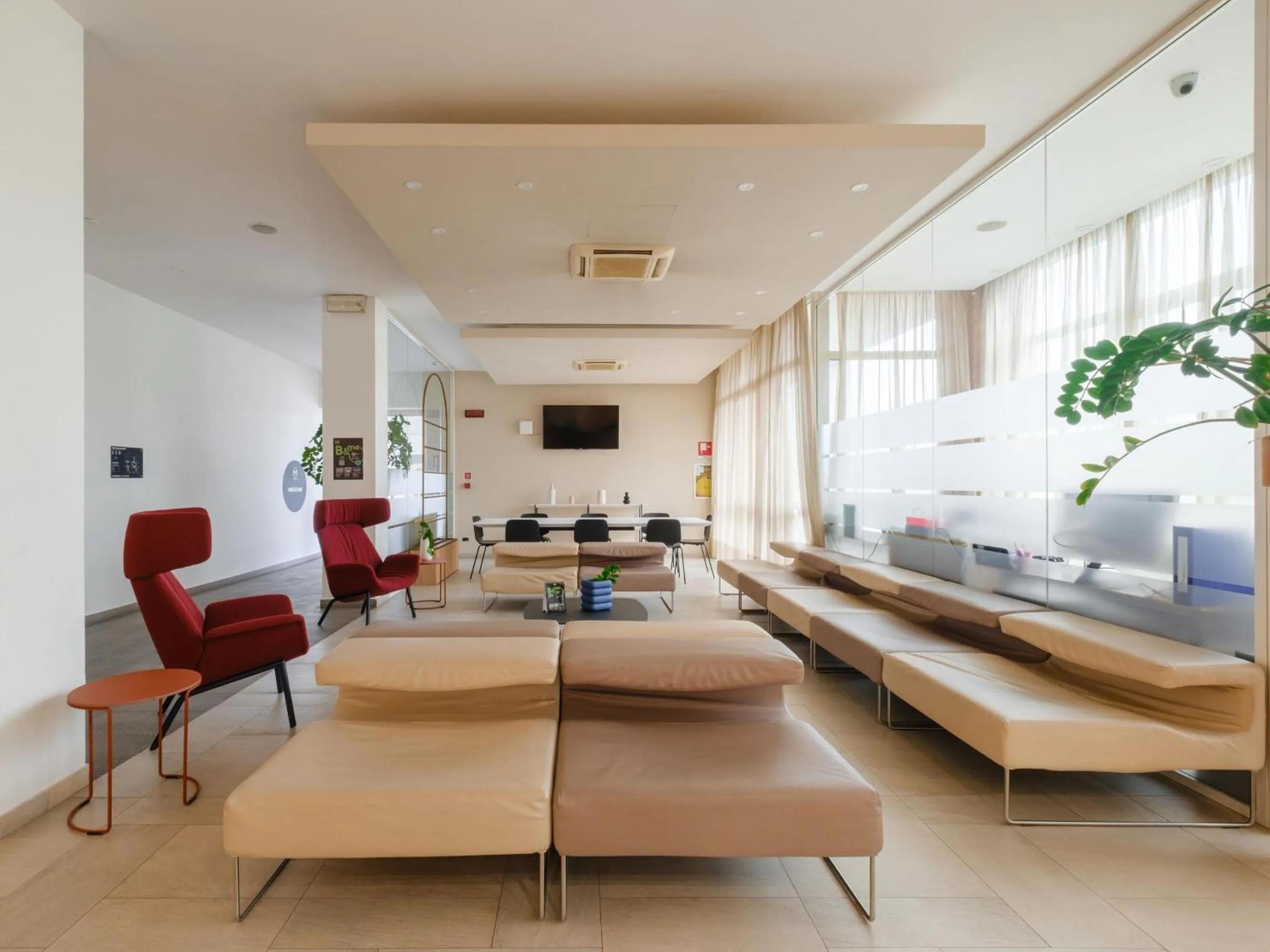 Lobby or reception in B&B HOTEL Remilia