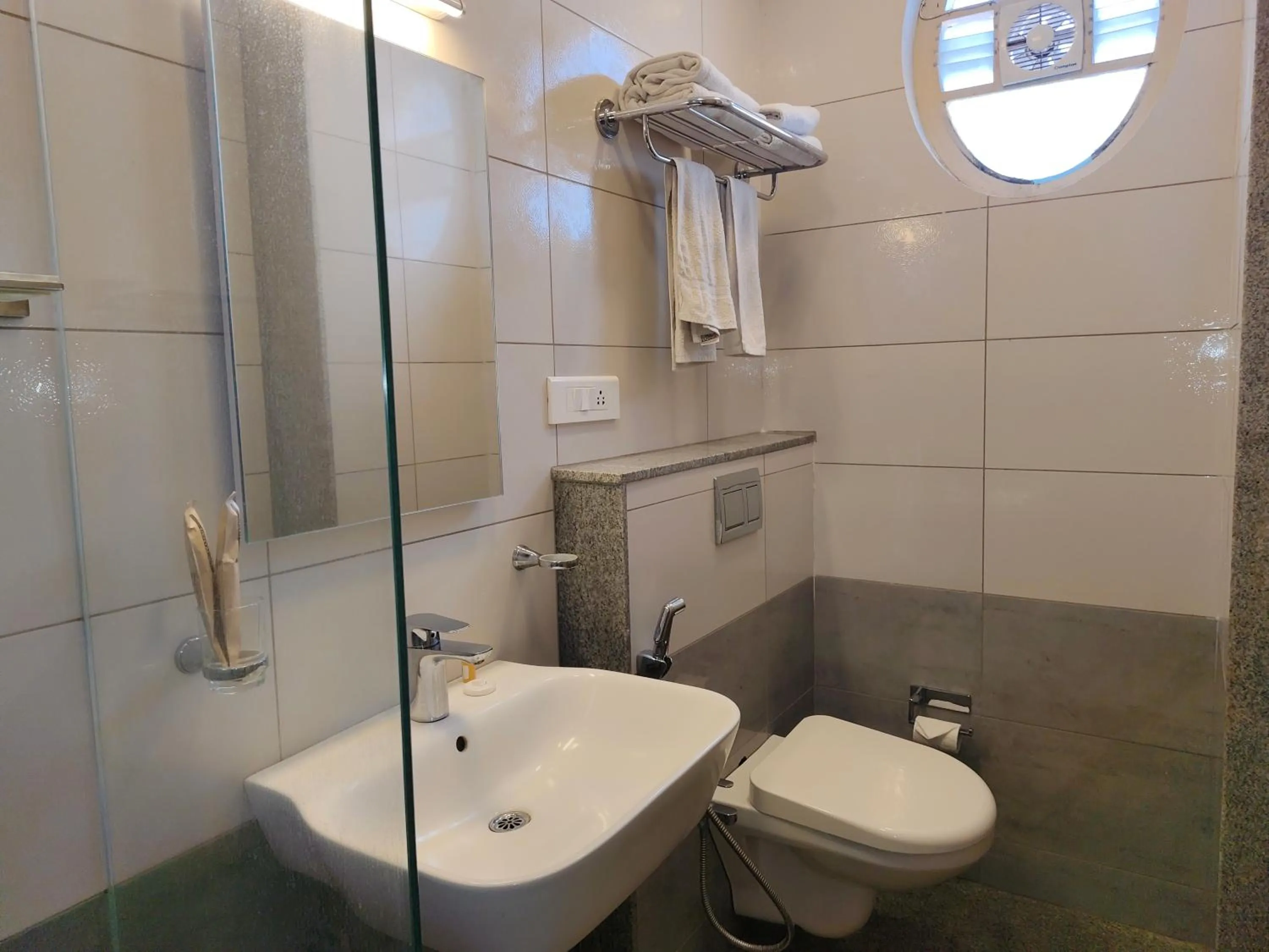 Toilet in Hotel Aura by Woco Stays