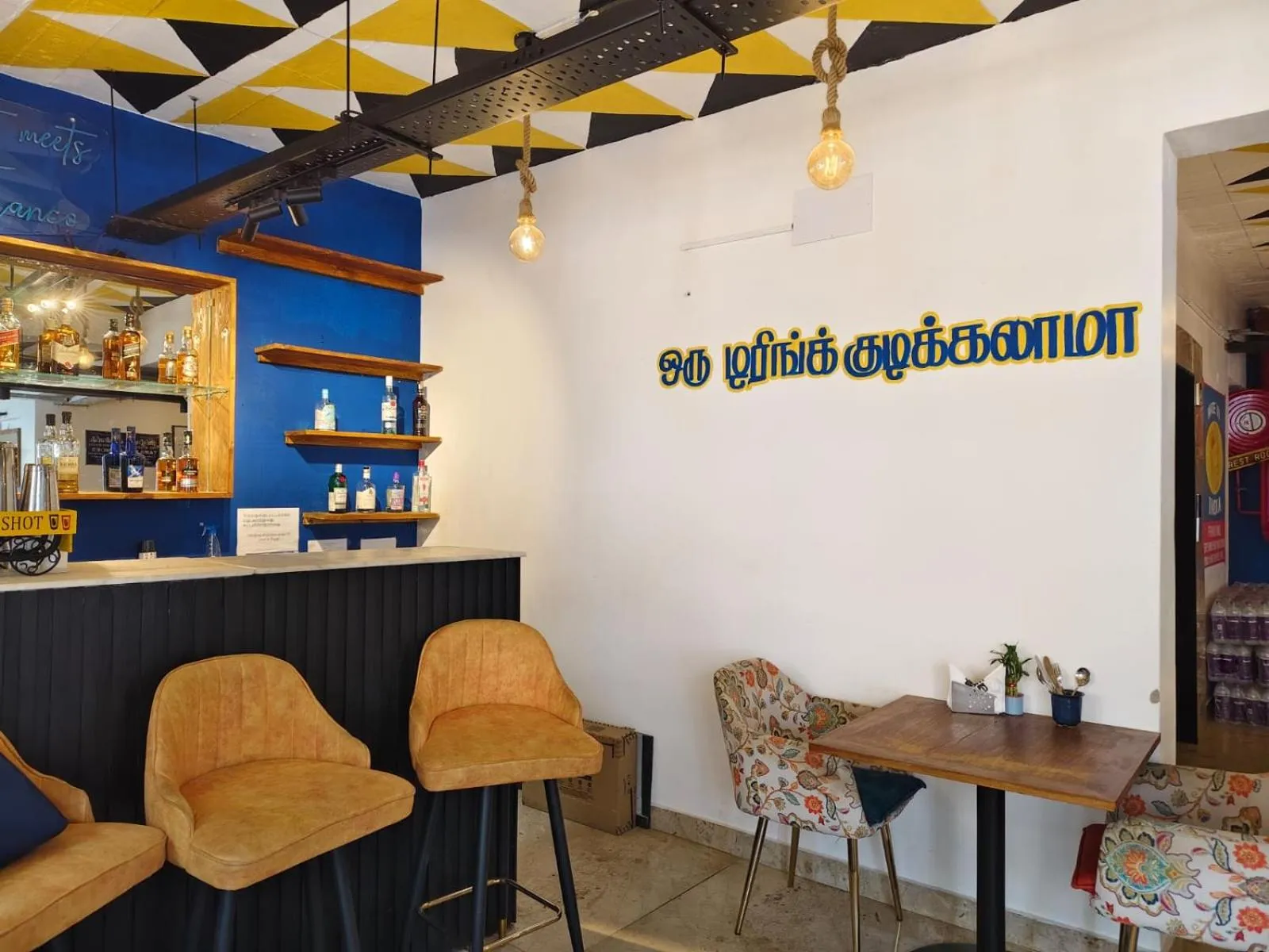 Lounge or bar in Hotel Aura by Woco Stays