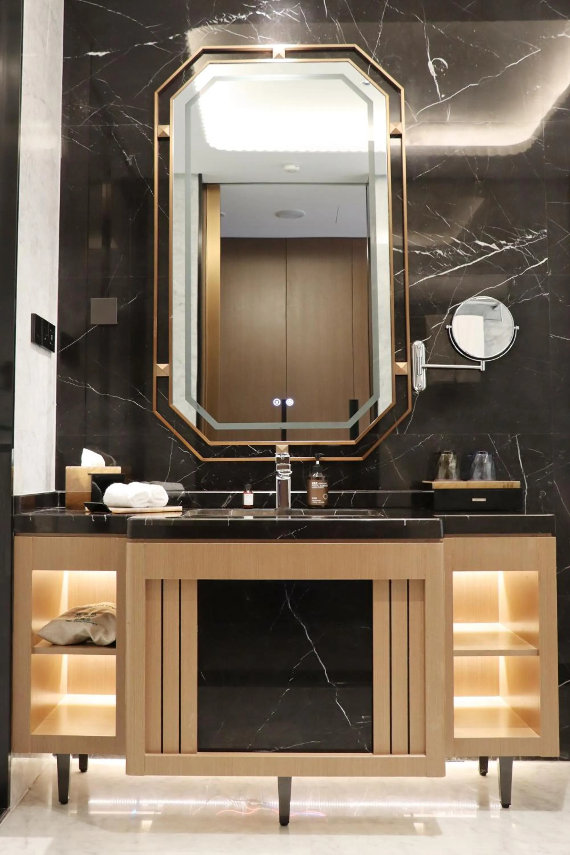 Toilet in La Quinta by Wyndham Weifang South