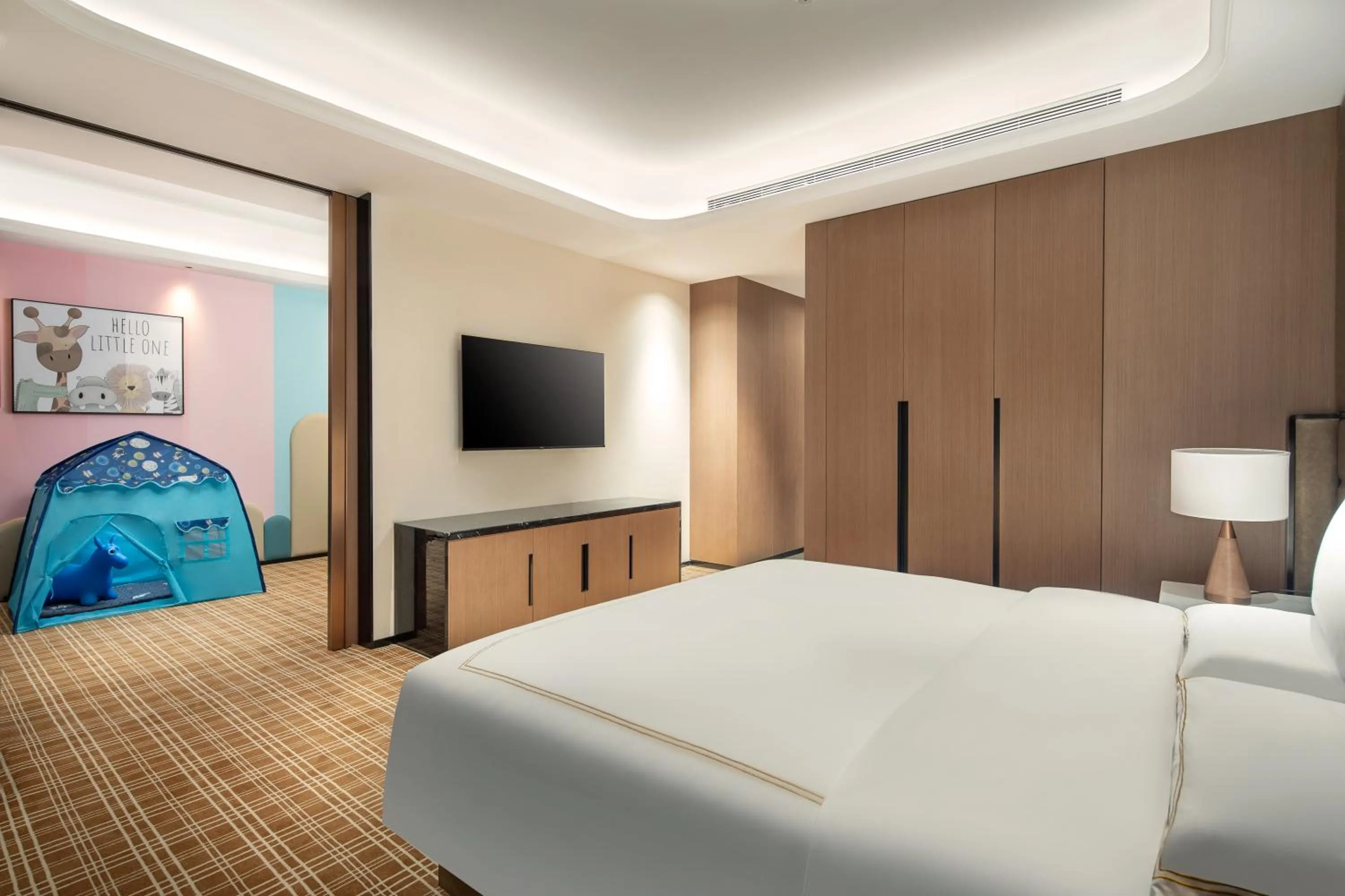 Photo of the whole room, Bed in La Quinta by Wyndham Weifang South