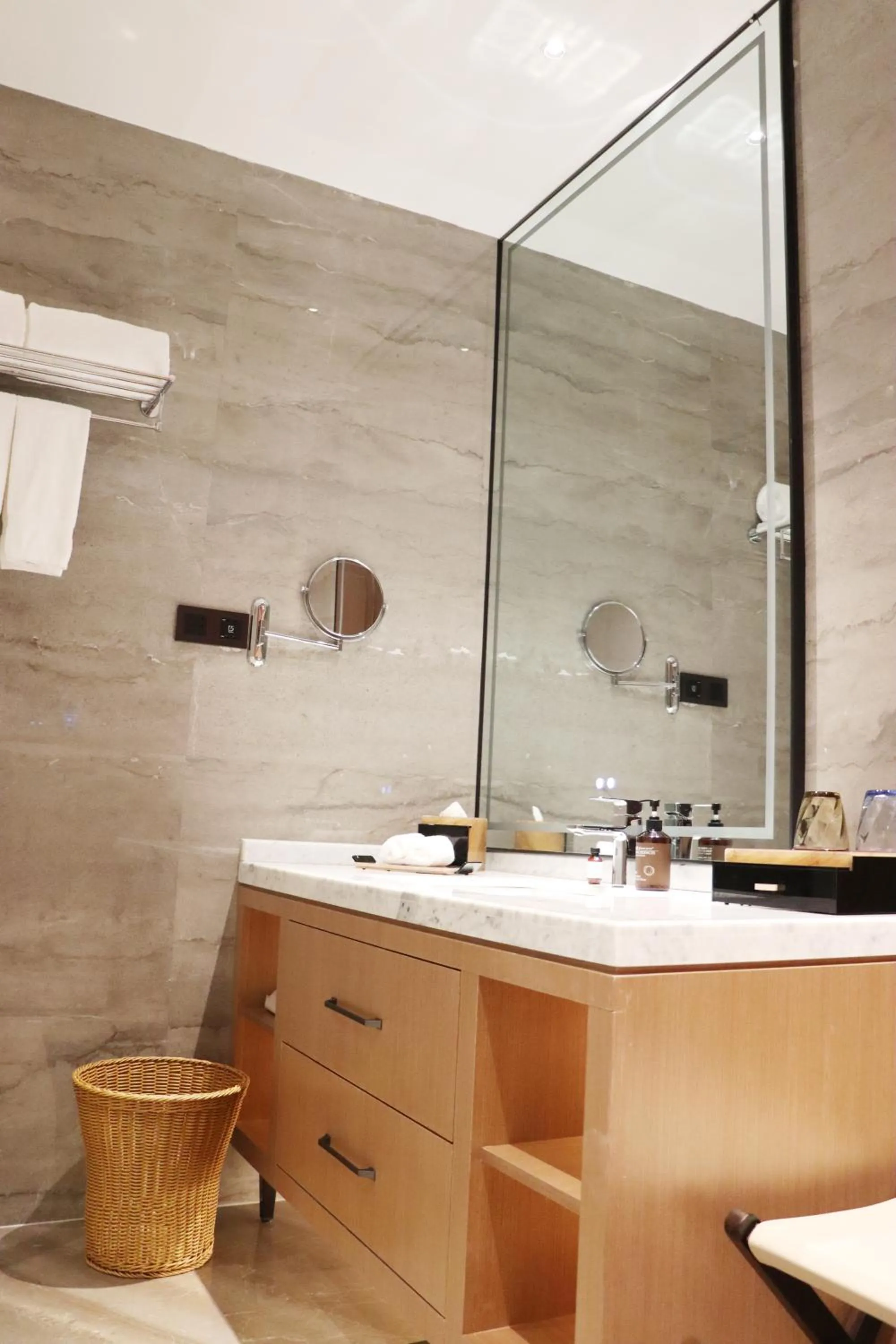 Toilet in La Quinta by Wyndham Weifang South