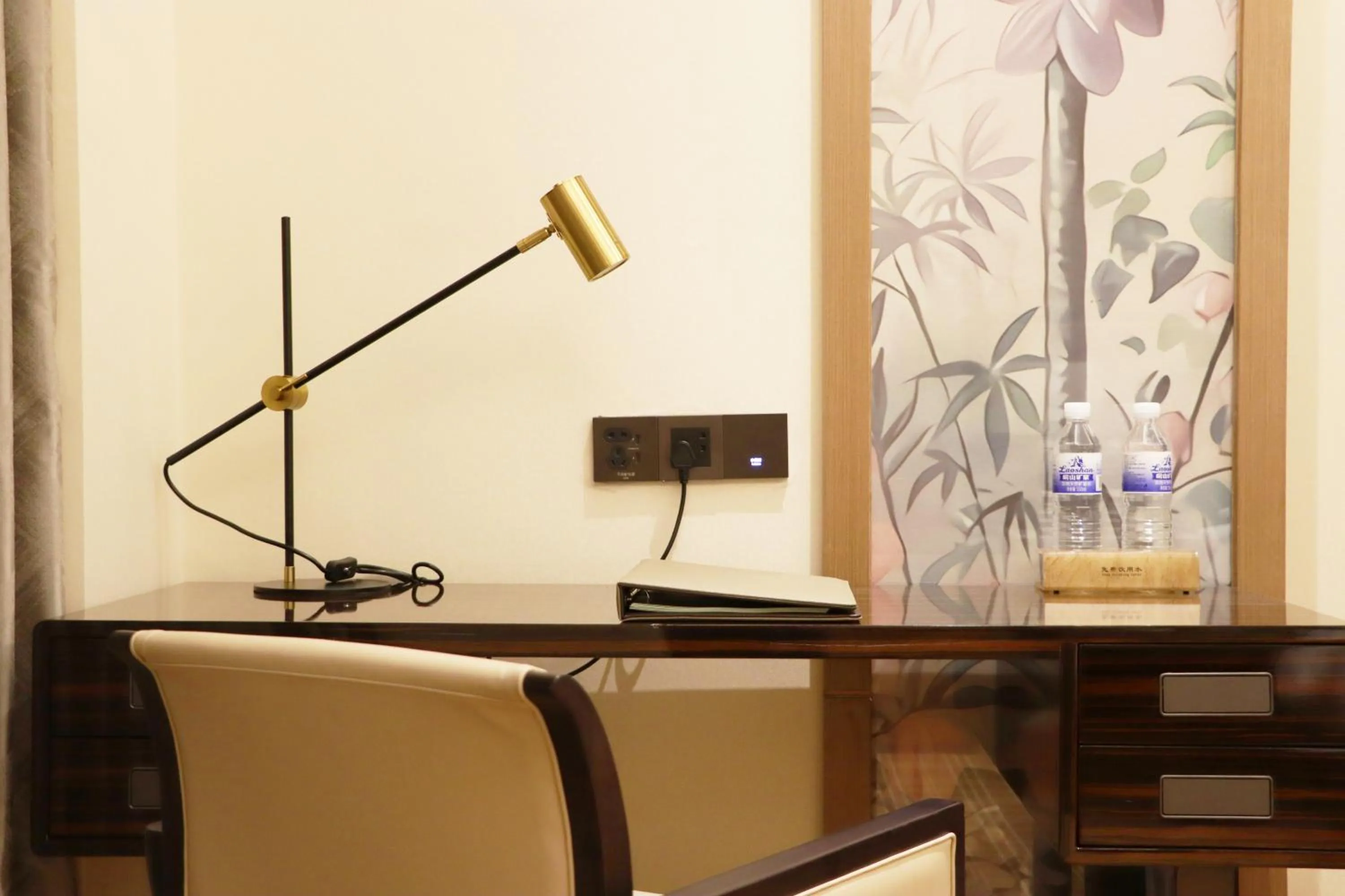 Living room in La Quinta by Wyndham Weifang South