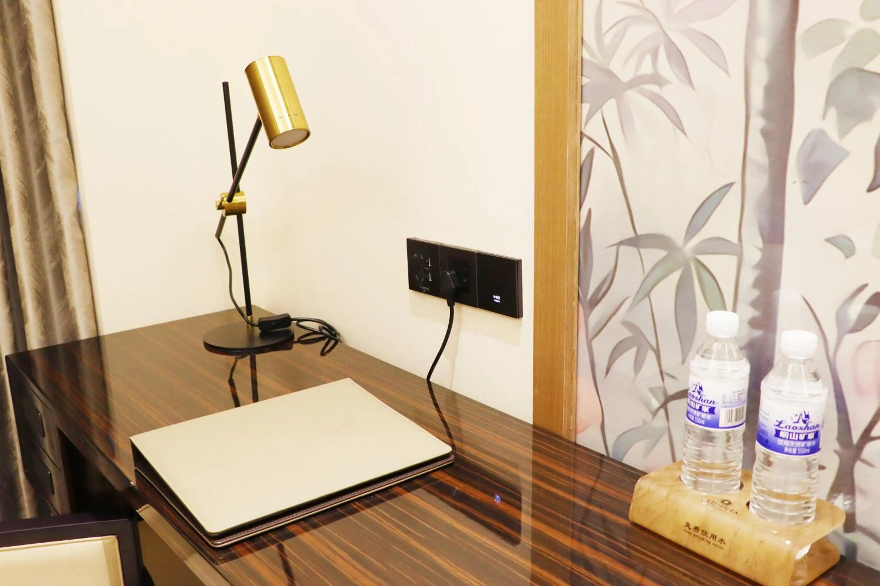 Living room in La Quinta by Wyndham Weifang South