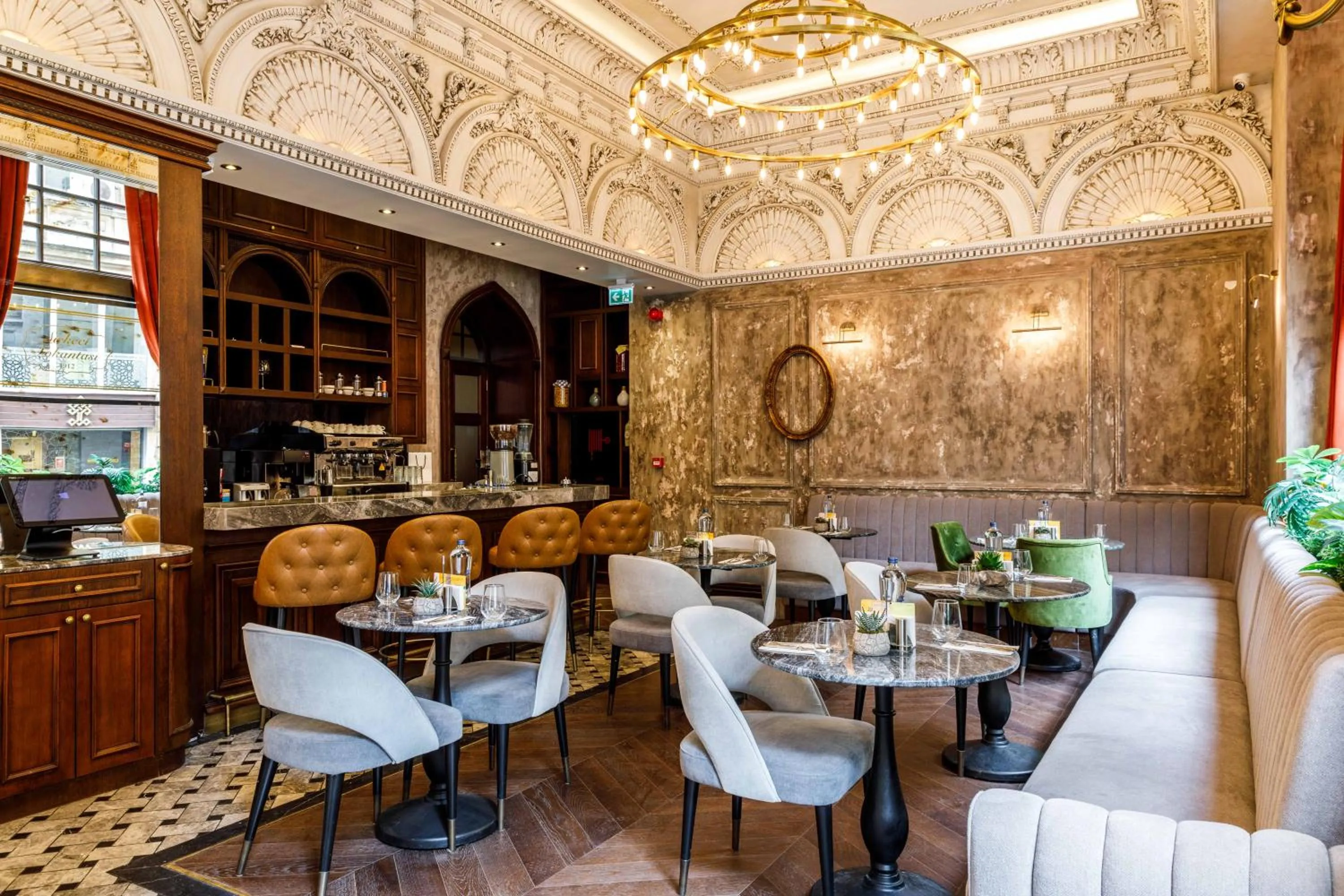 Restaurant/places to eat in Cronton Design Hotel