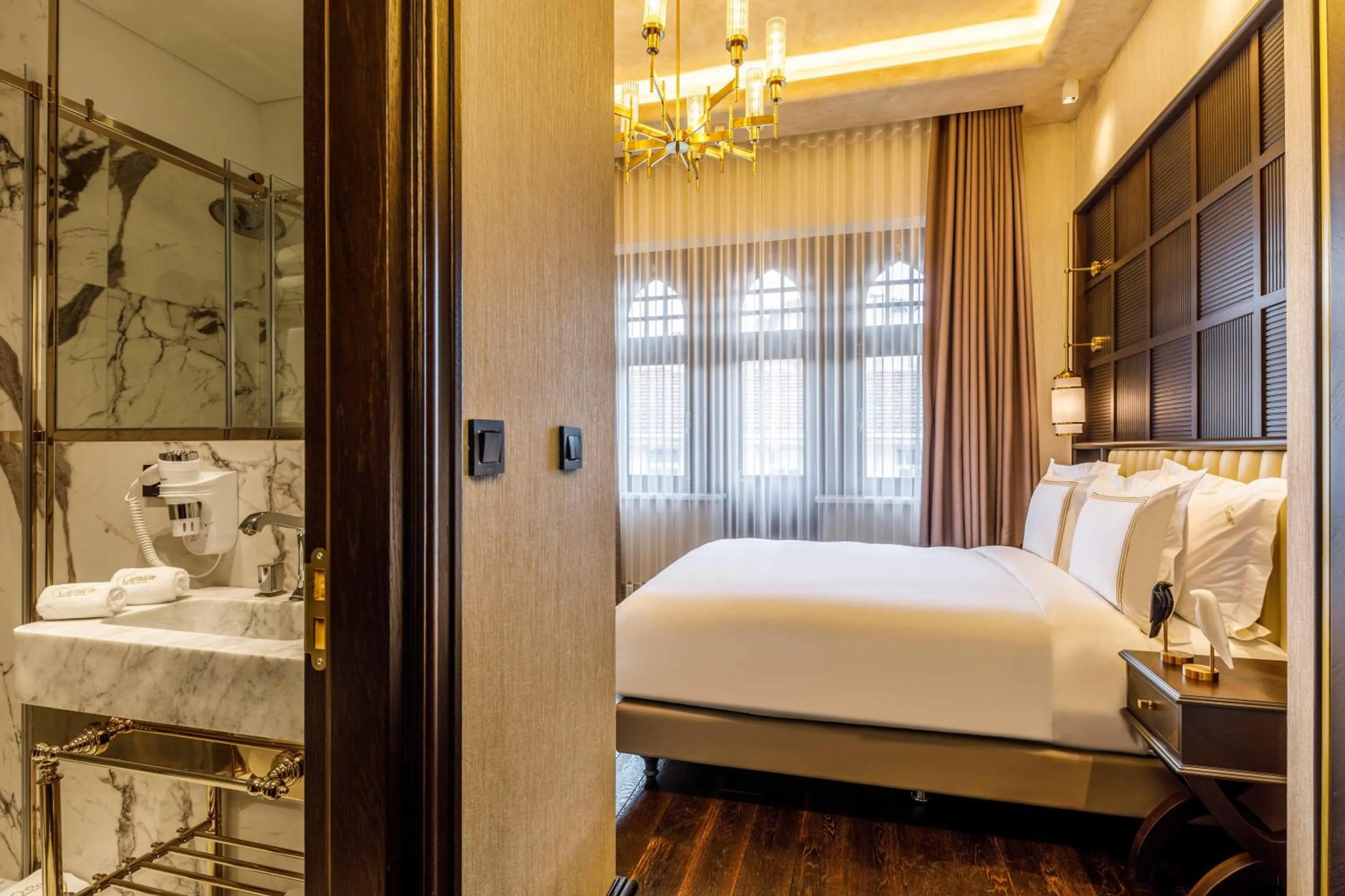 Bed in Cronton Design Hotel