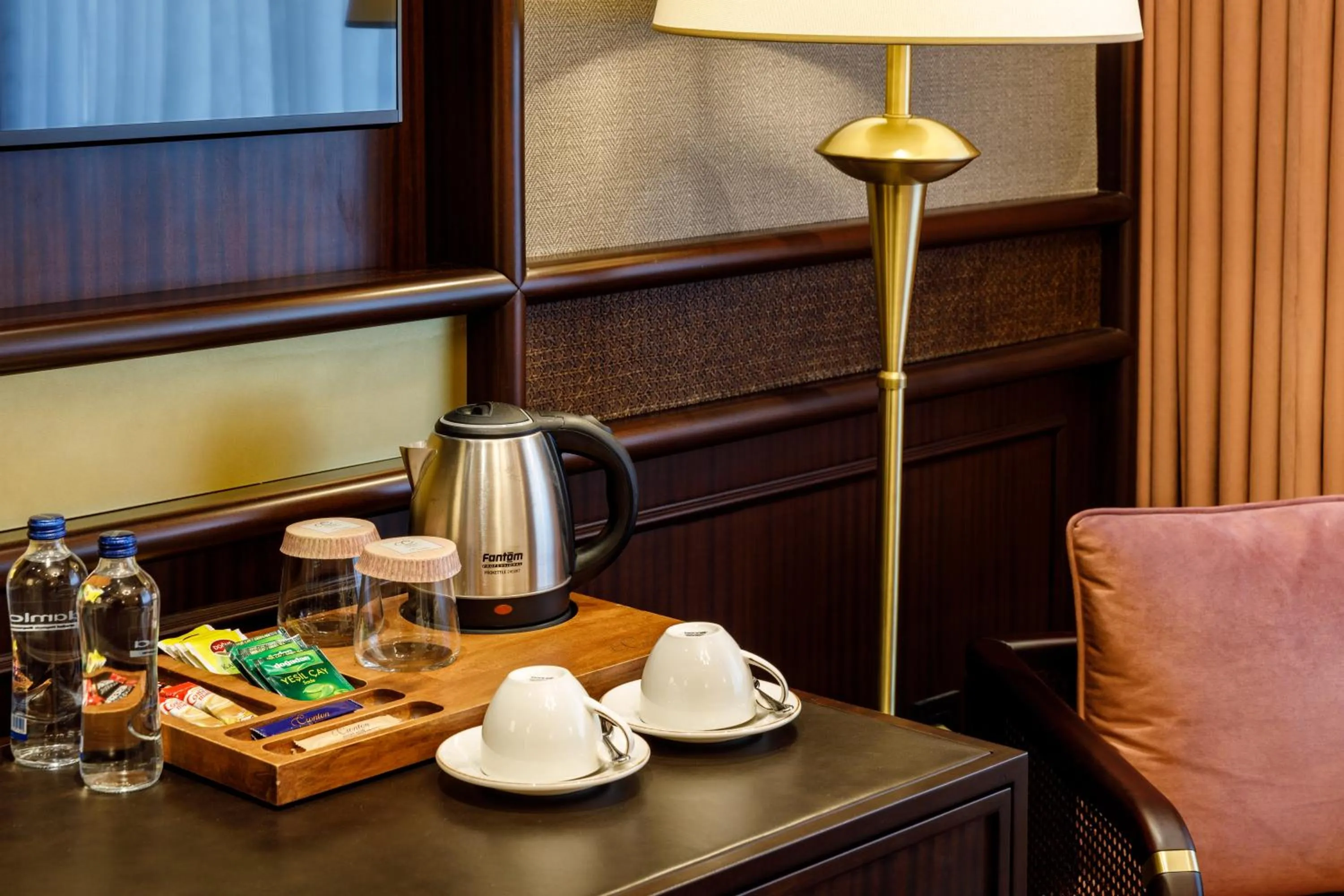 Coffee/tea facilities in Cronton Design Hotel