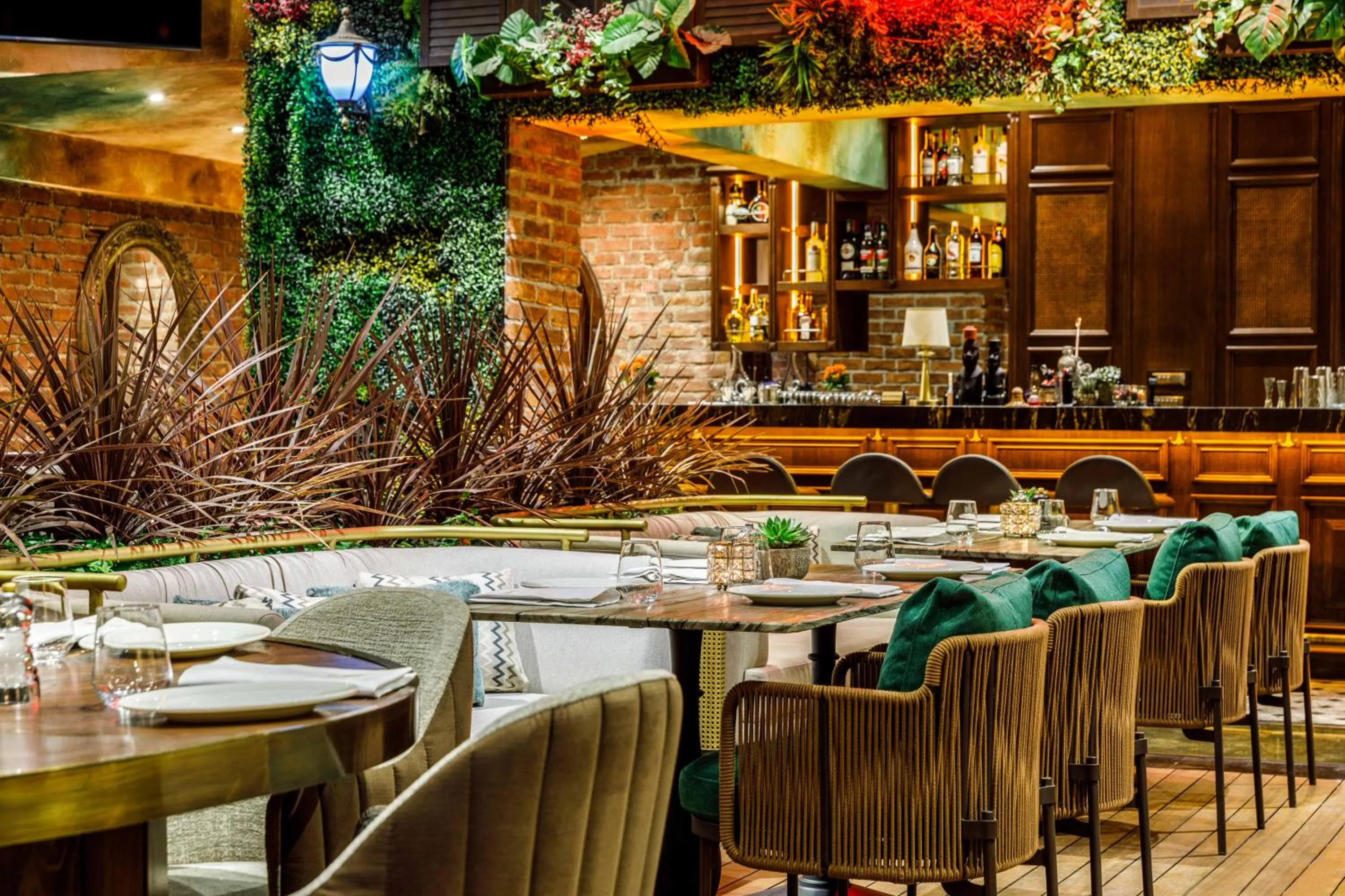 Restaurant/places to eat in Cronton Design Hotel