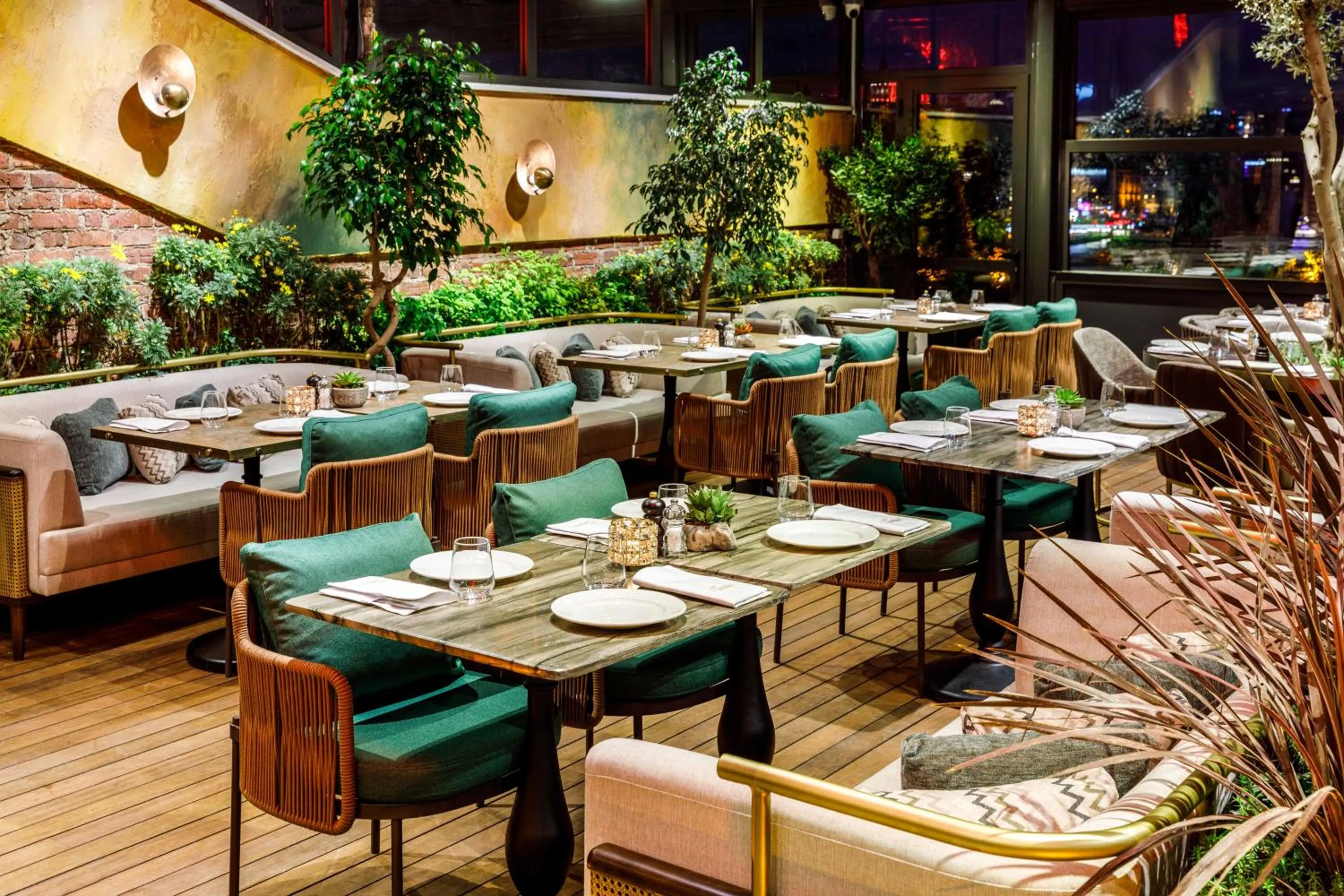 Restaurant/places to eat in Cronton Design Hotel