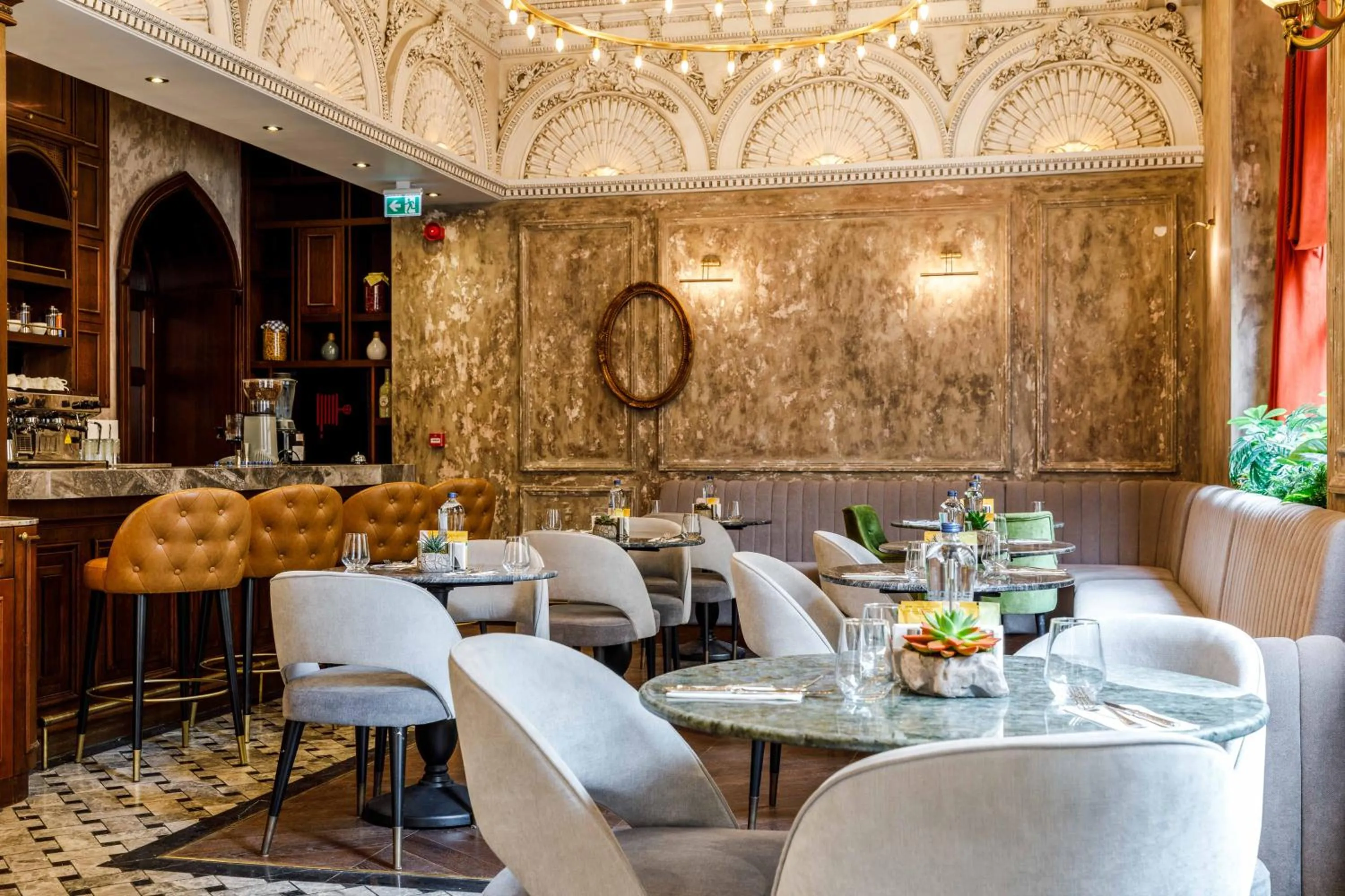 Restaurant/places to eat in Cronton Design Hotel