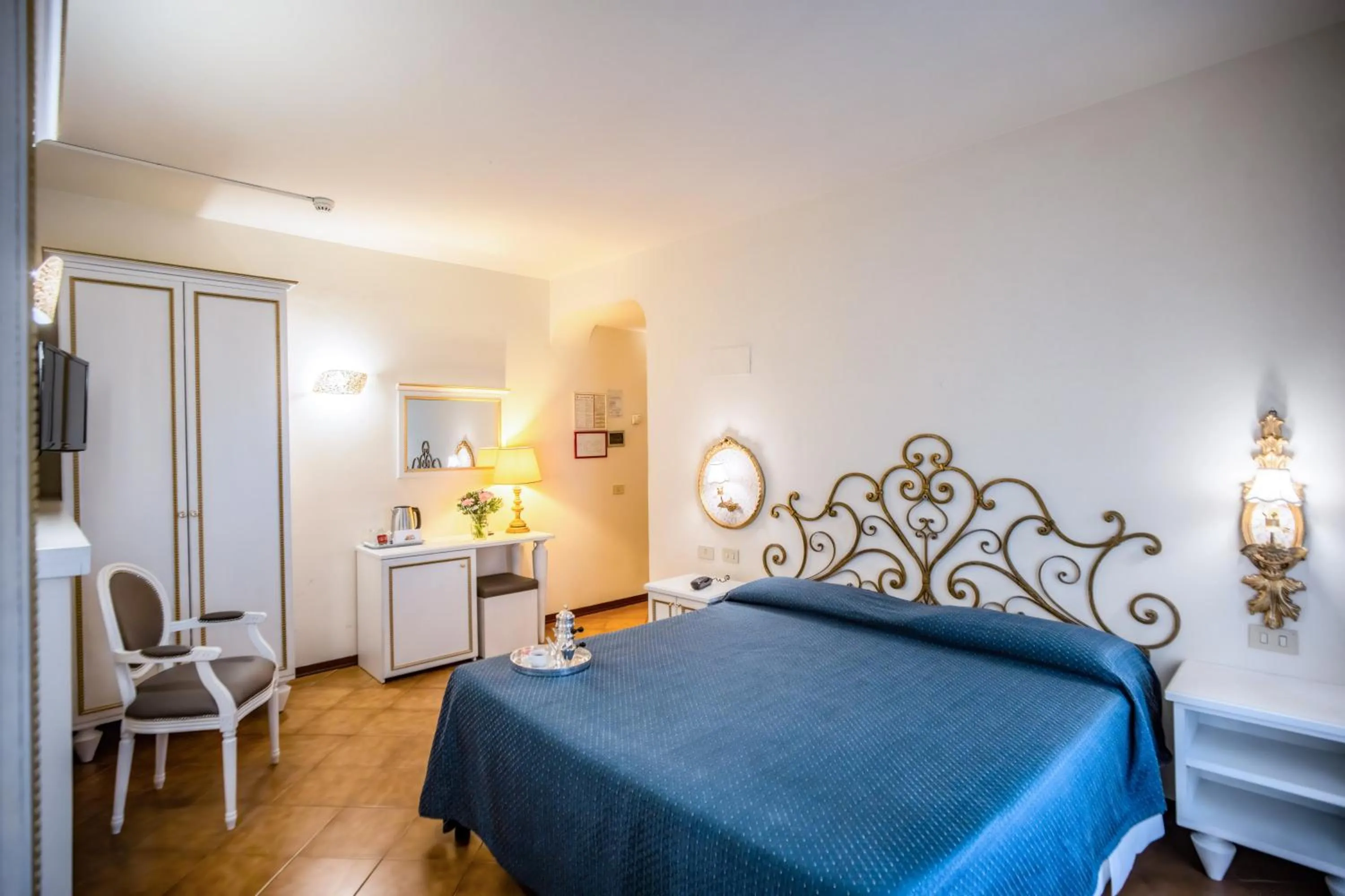 Photo of the whole room, Bed in Hotel Martelli