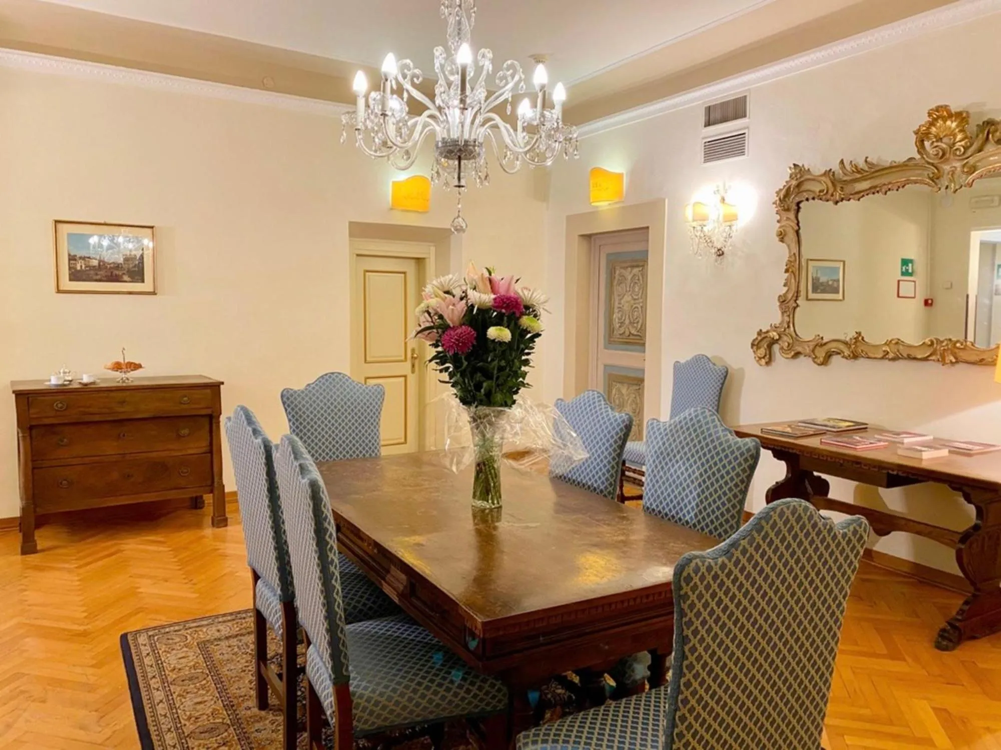 Seating area in Hotel Martelli