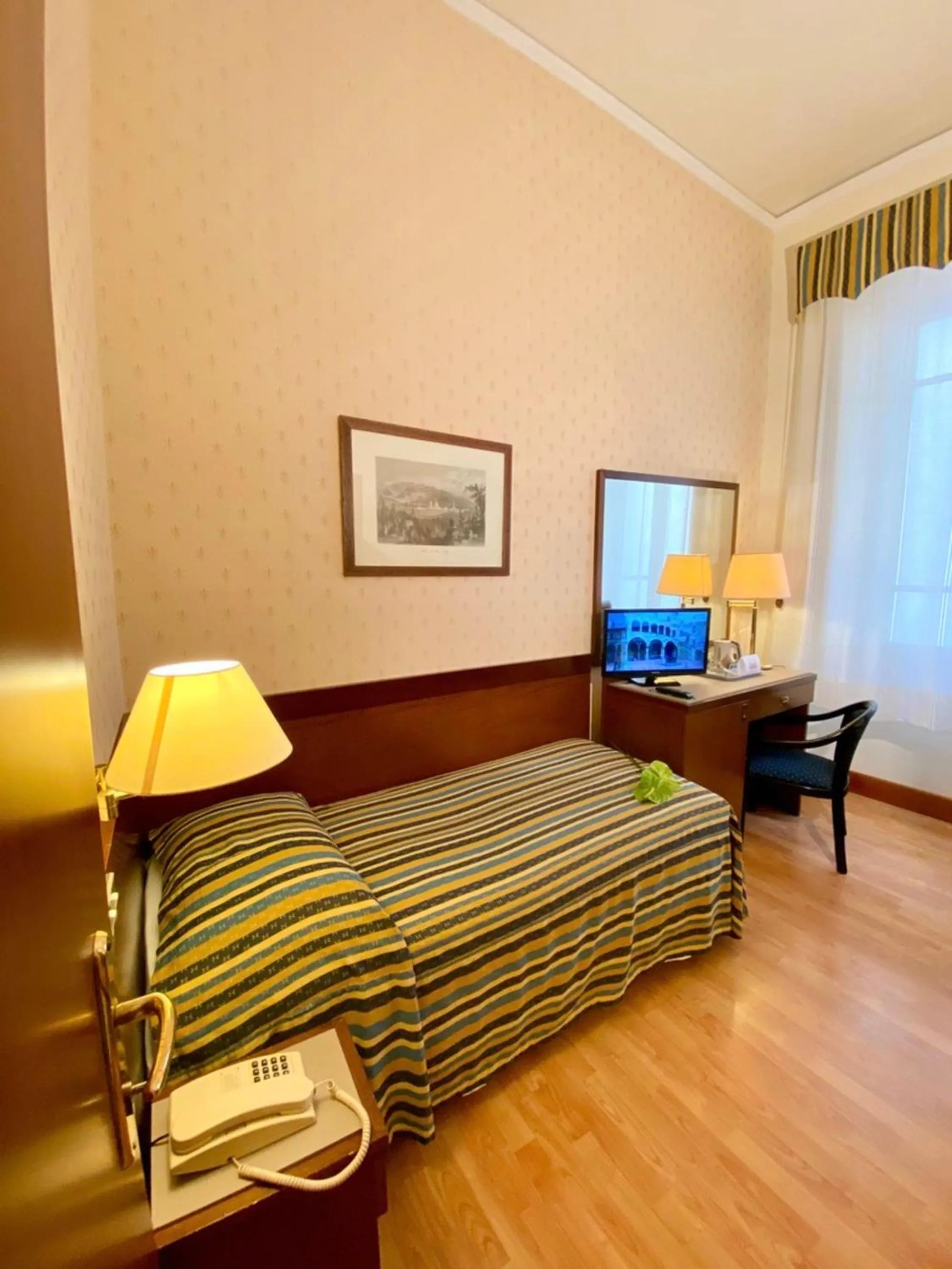 TV and multimedia, Bed in Hotel Martelli