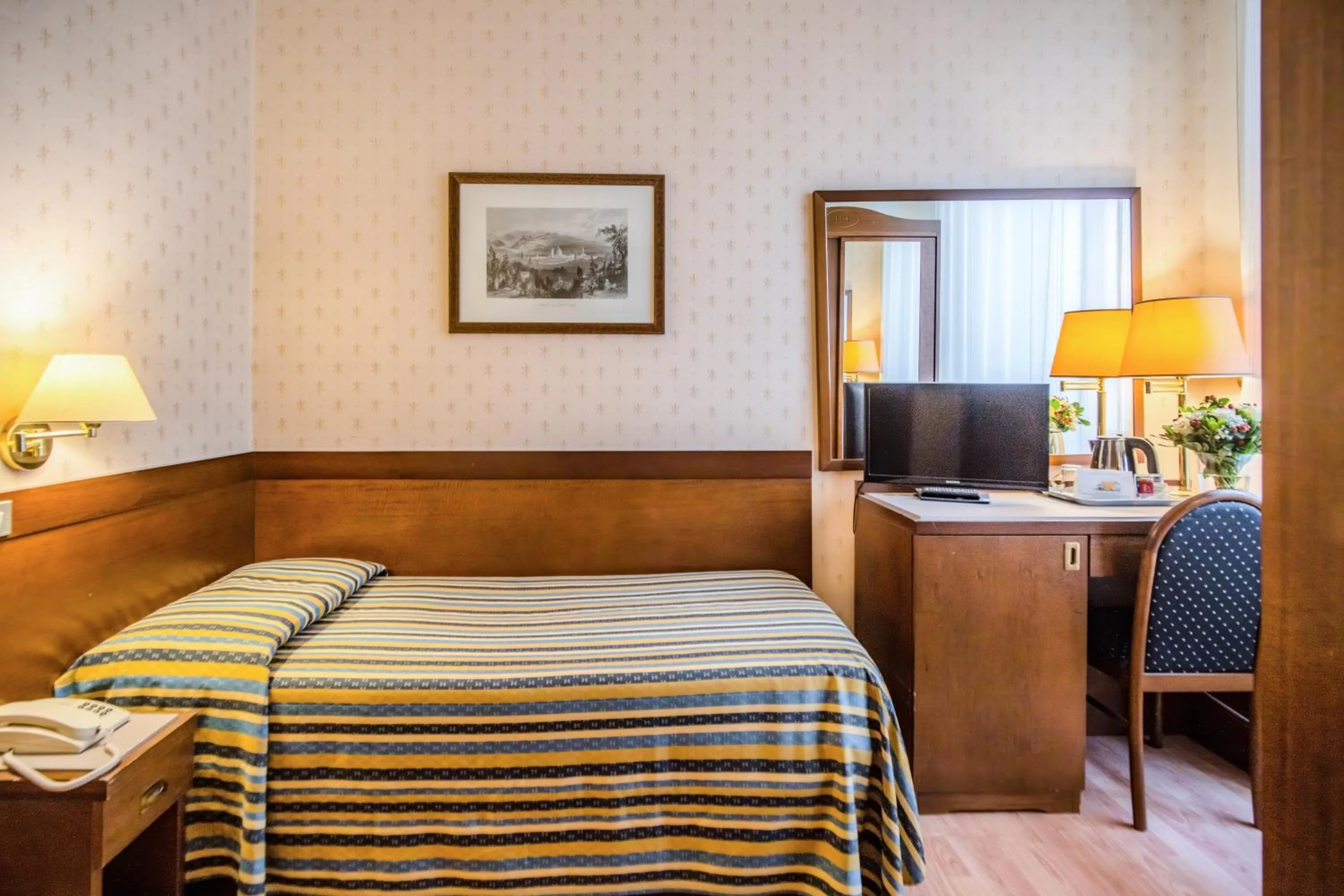 TV and multimedia, Bed in Hotel Martelli