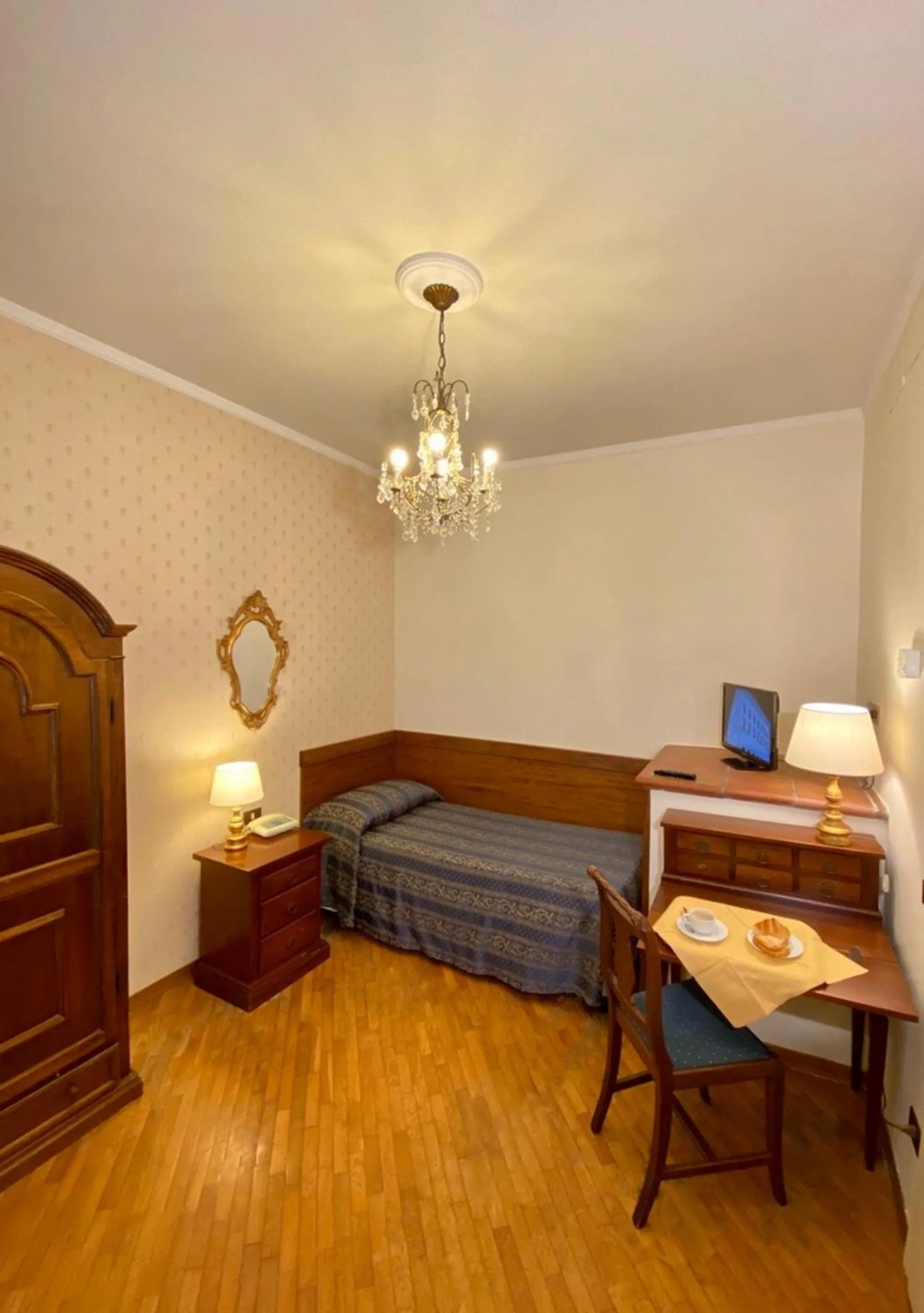 Photo of the whole room, Bed in Hotel Martelli