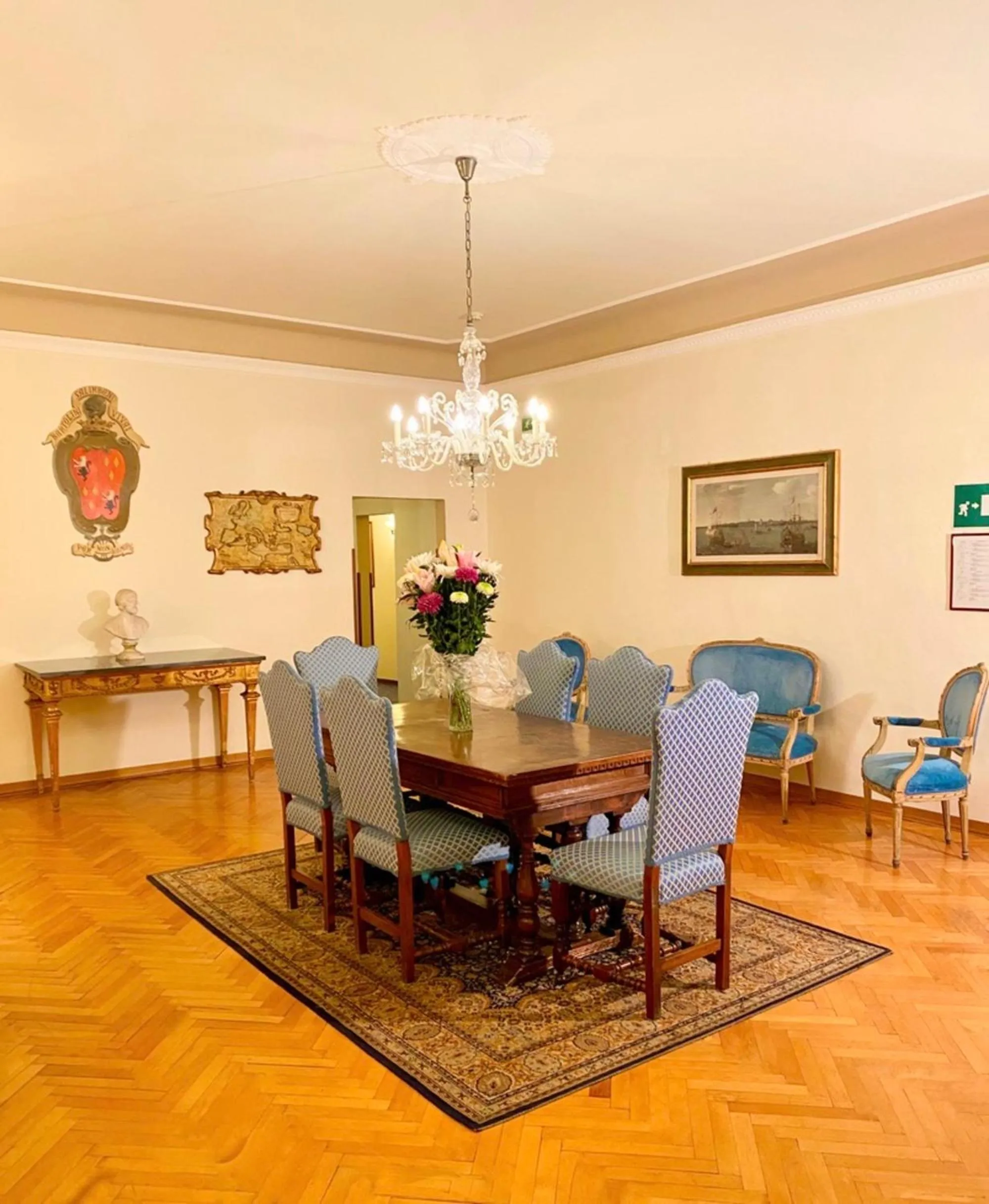 Seating area in Hotel Martelli