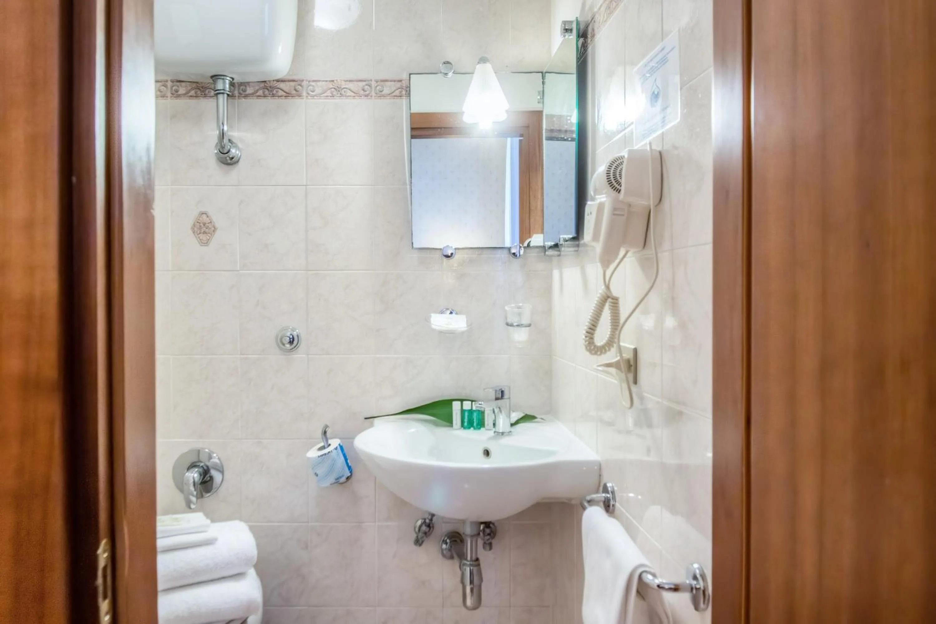 Shower in Hotel Martelli