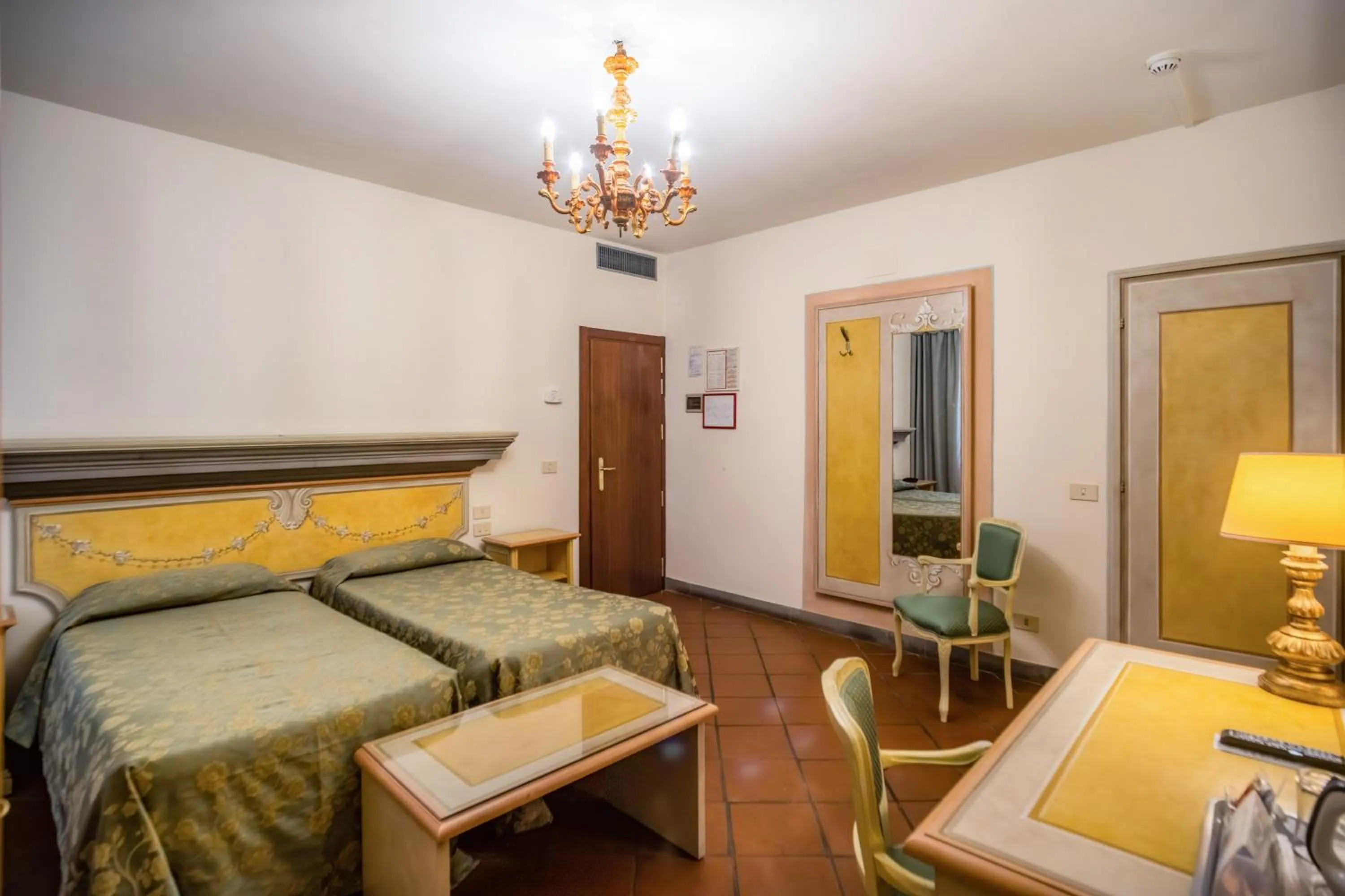 Photo of the whole room, Bed in Hotel Martelli