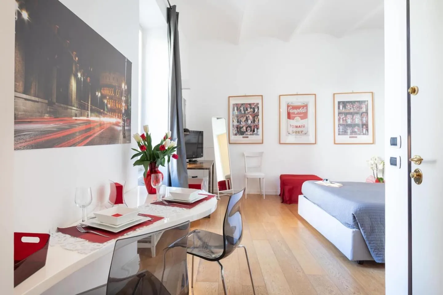 Photo of the whole room, Bed in Nostromondo Ciancaleoni Palace