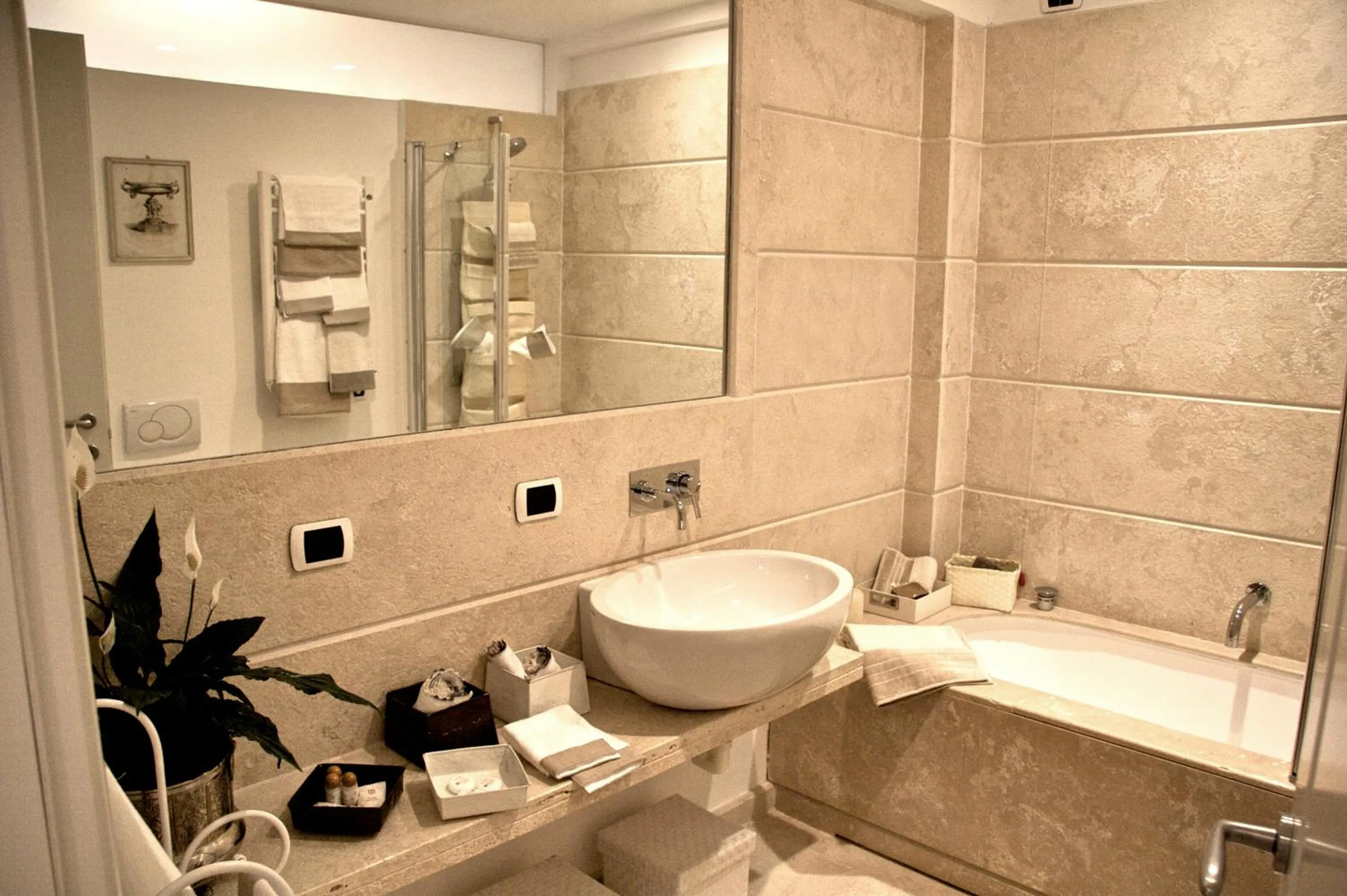 Shower in Nostromondo Ciancaleoni Palace