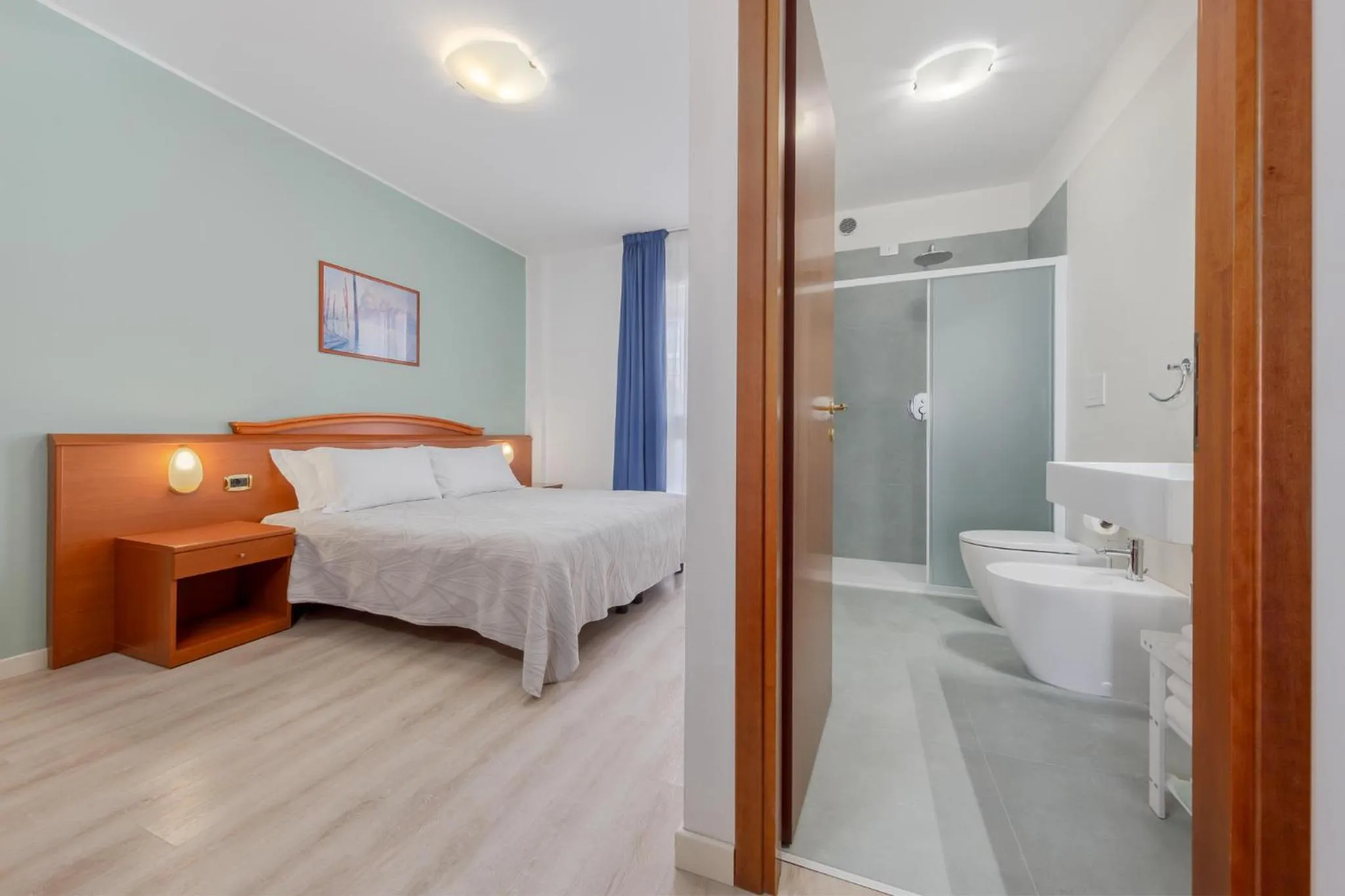 Shower, Bed in Hotel Palladio