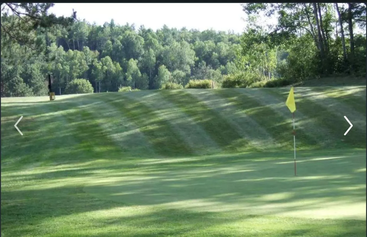 Golfcourse in Hush Lodge and Cottages