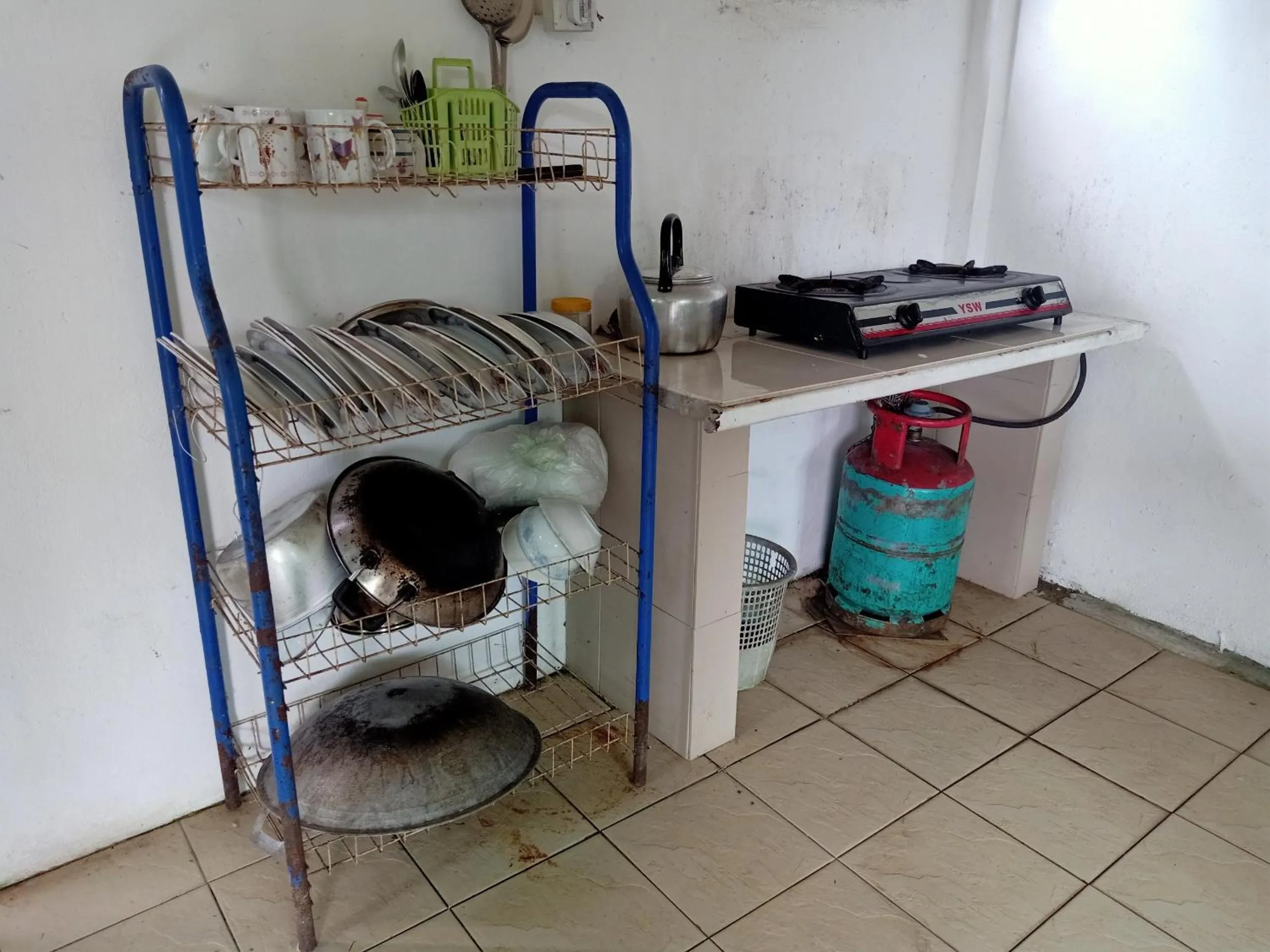 Kitchen or kitchenette in Hotel O Mountain Resthouse