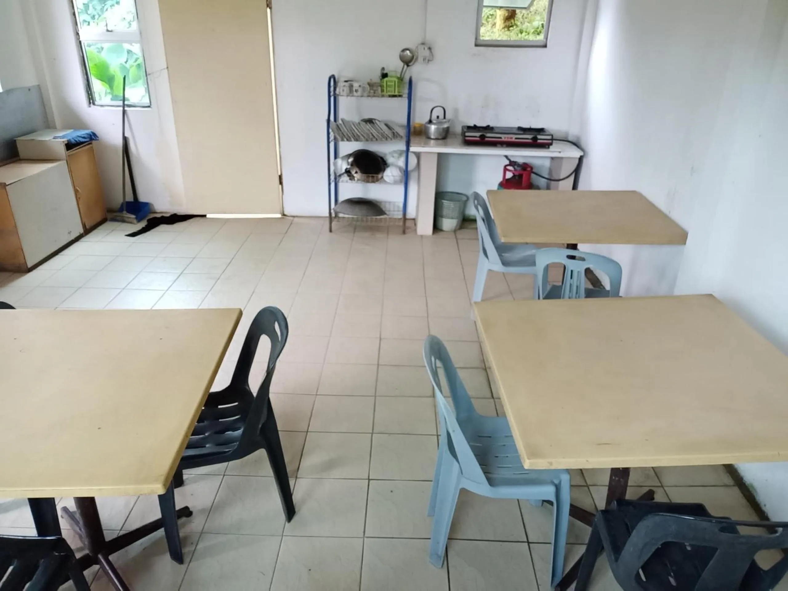 Kitchen or kitchenette in Hotel O Mountain Resthouse